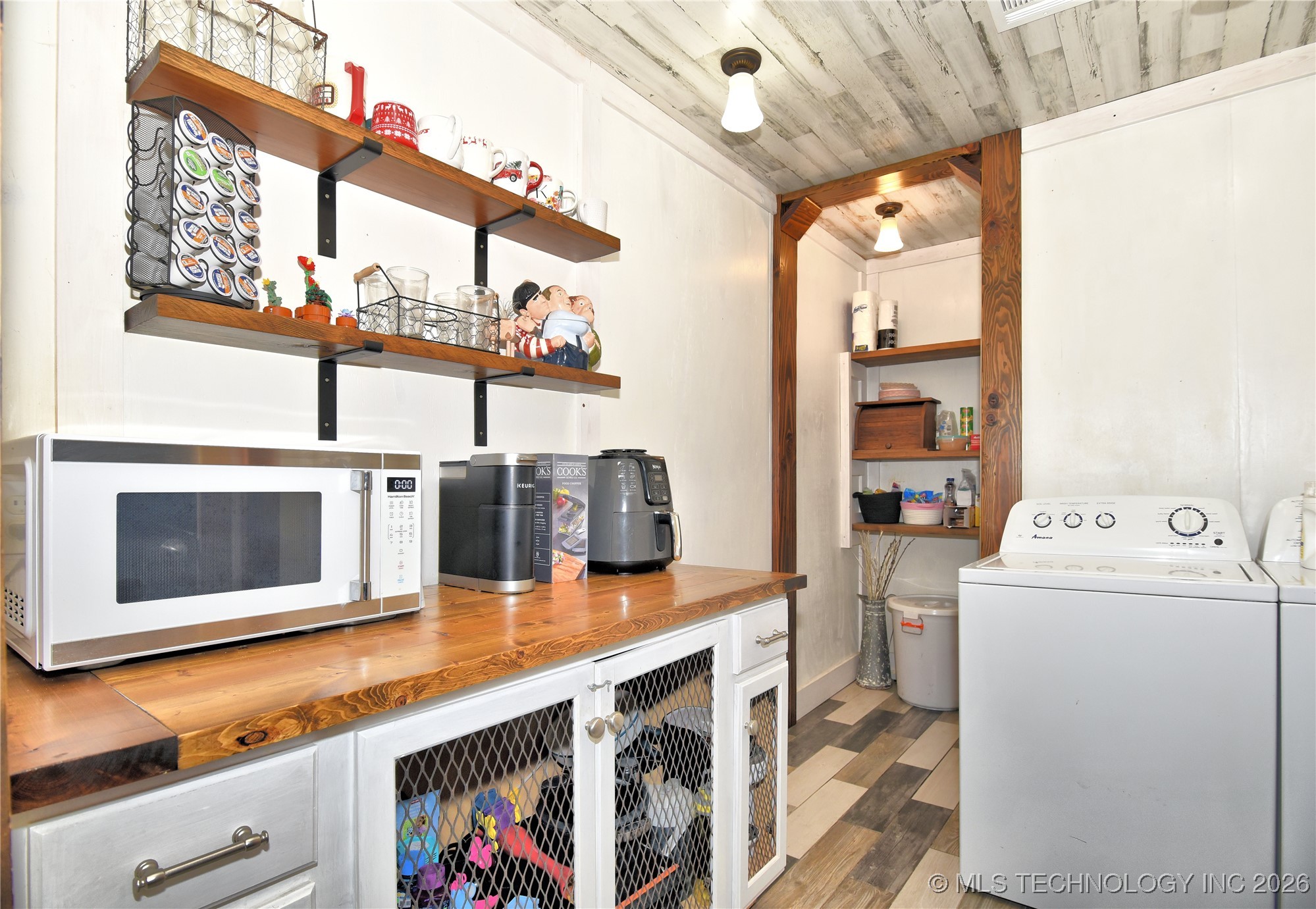 300 N Wildhorse Street Property Photo 13