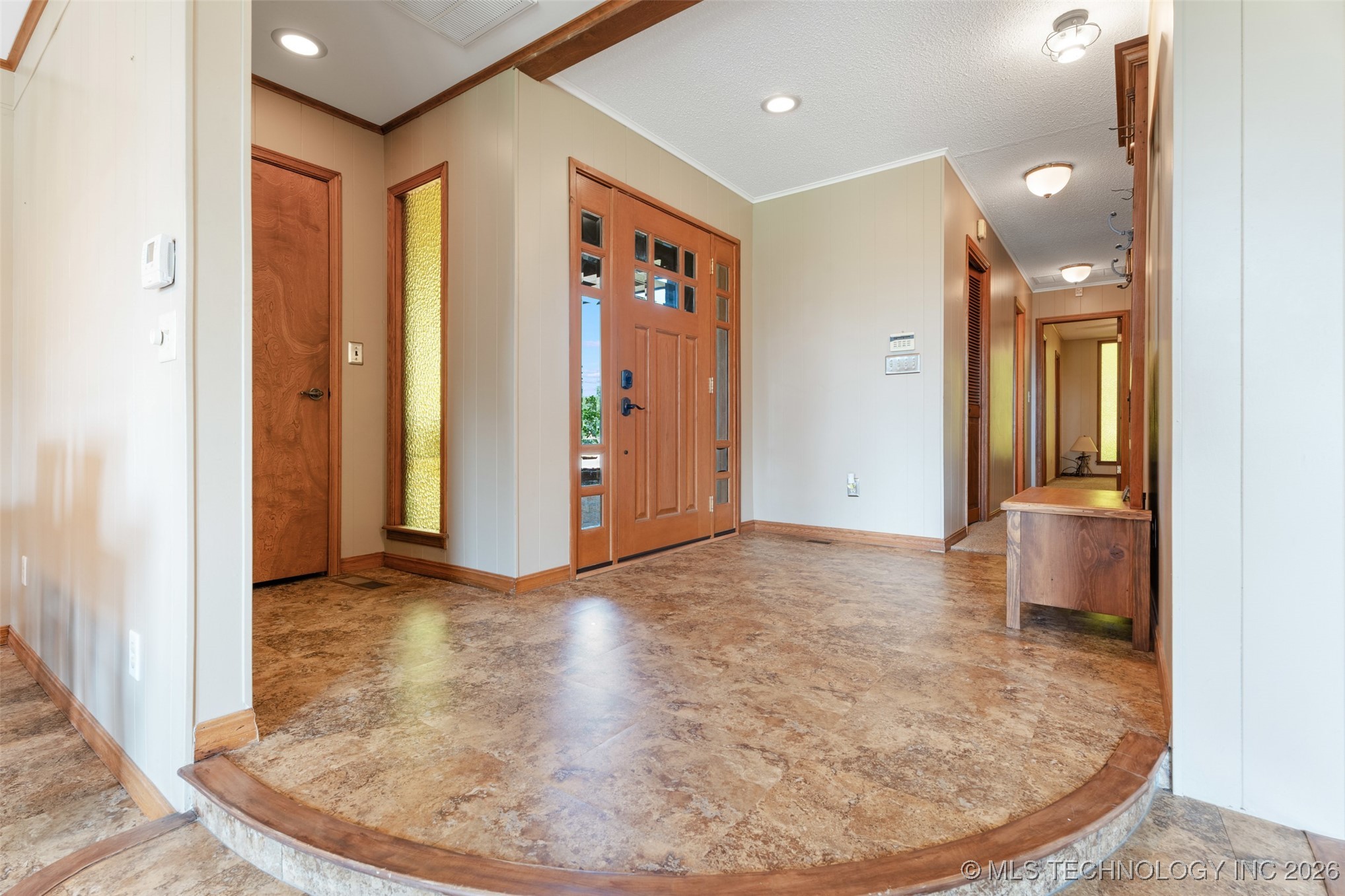 1561 E Country Club Drive Property Photo 4