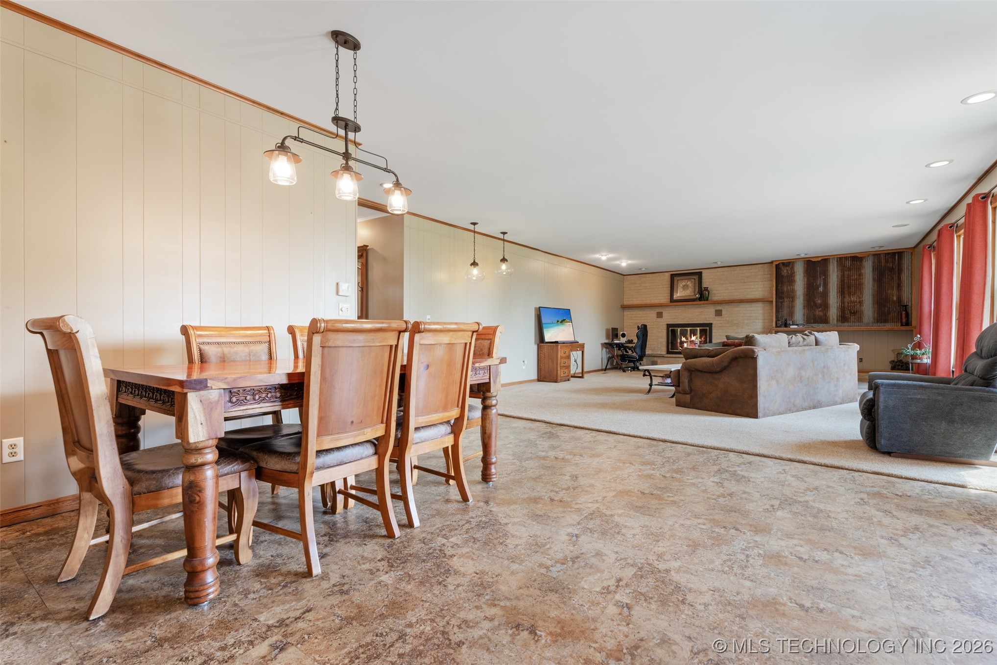 1561 E Country Club Drive Property Photo 10