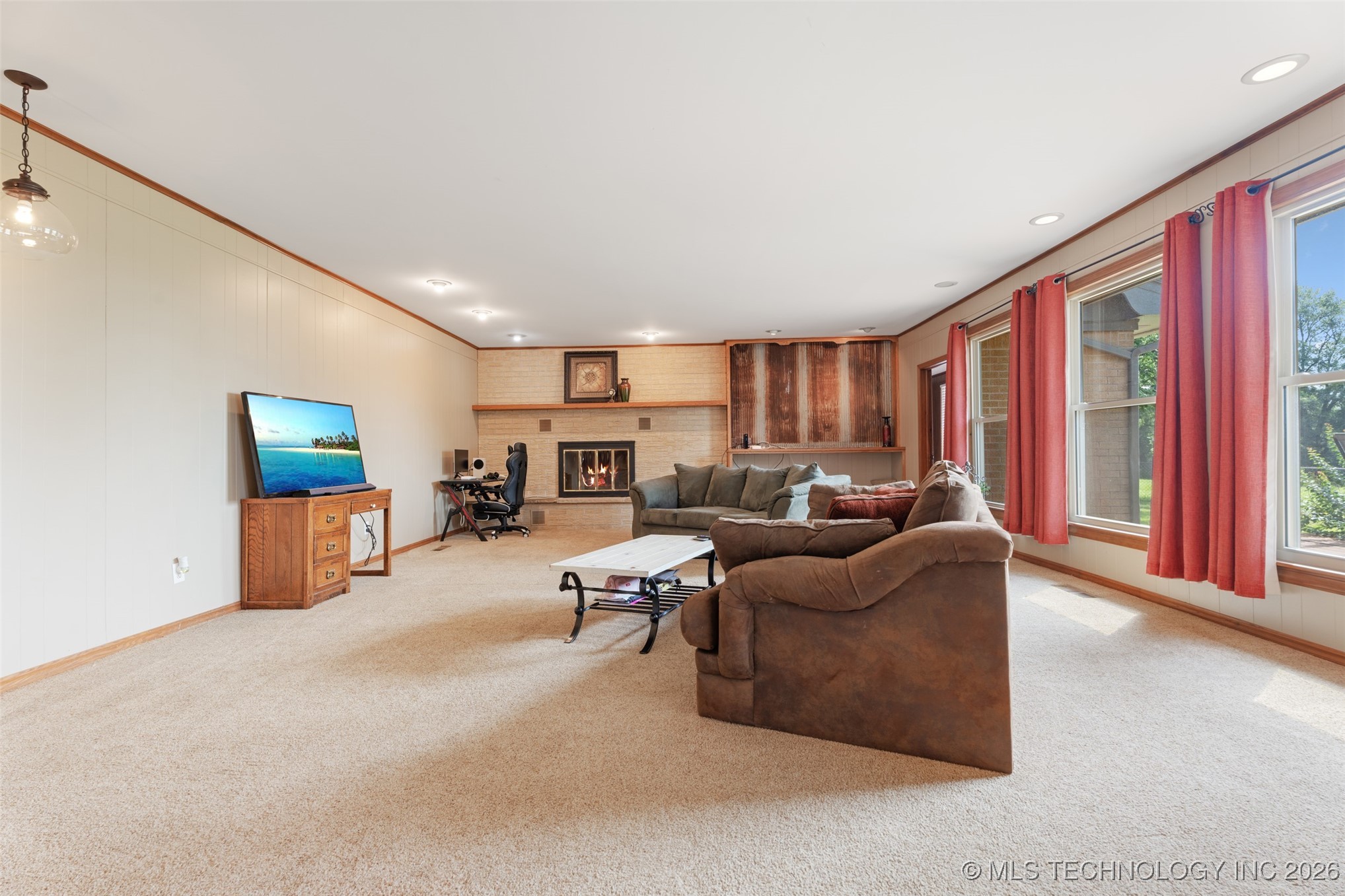 1561 E Country Club Drive Property Photo 13