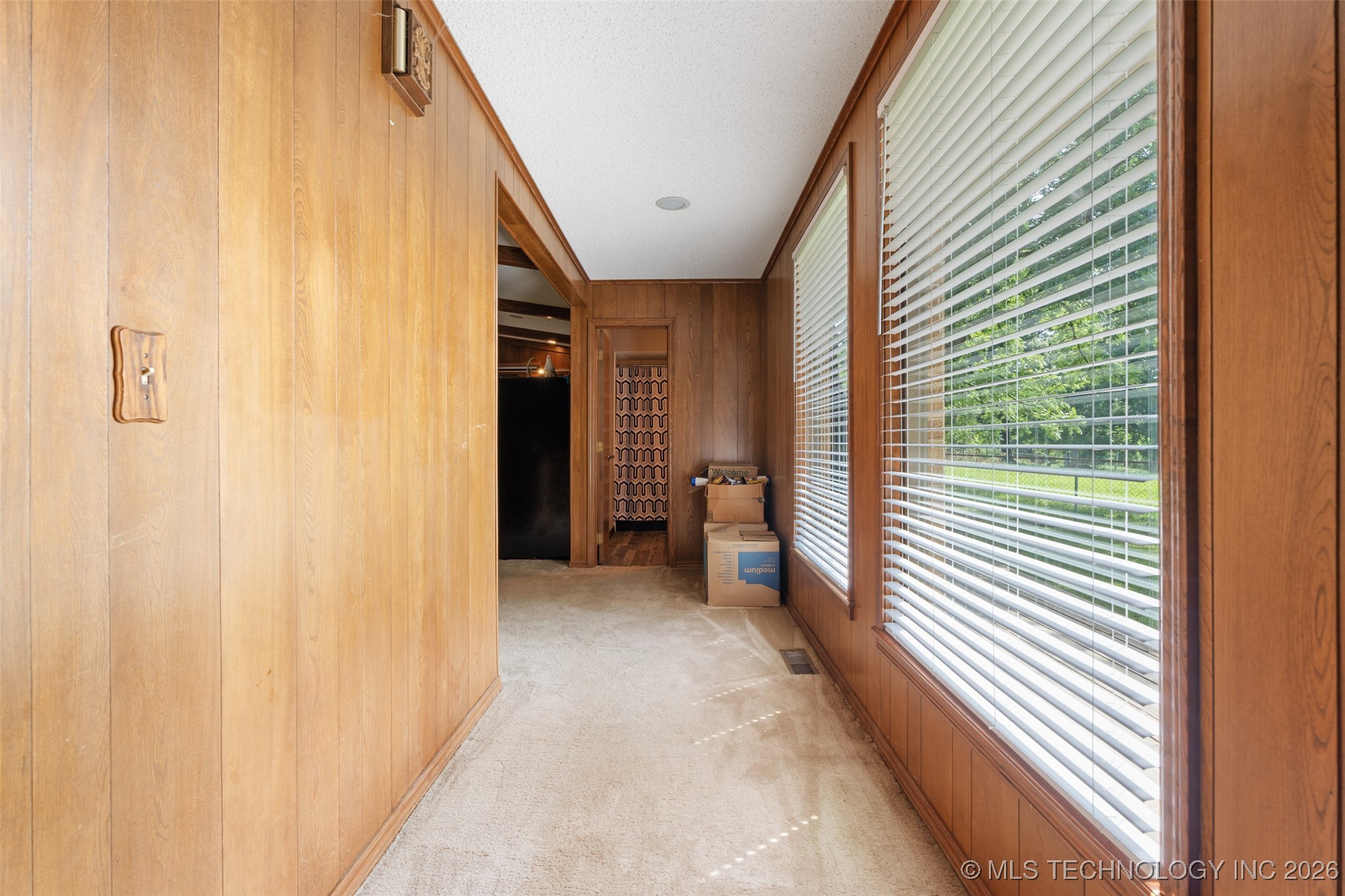 1561 E Country Club Drive Property Photo 14