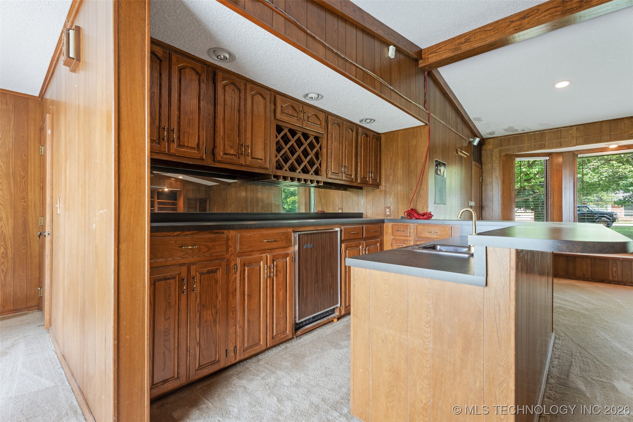 1561 E Country Club Drive Property Photo 16