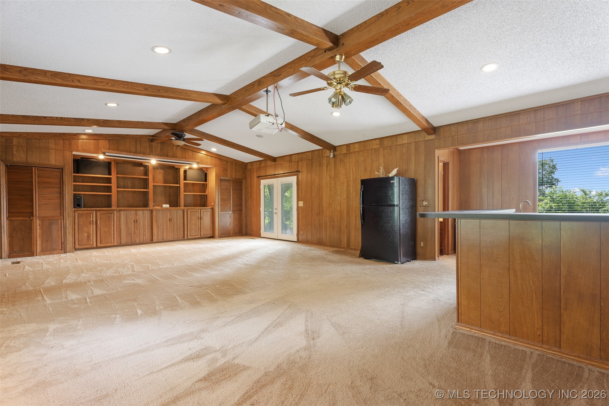 1561 E Country Club Drive Property Photo 17