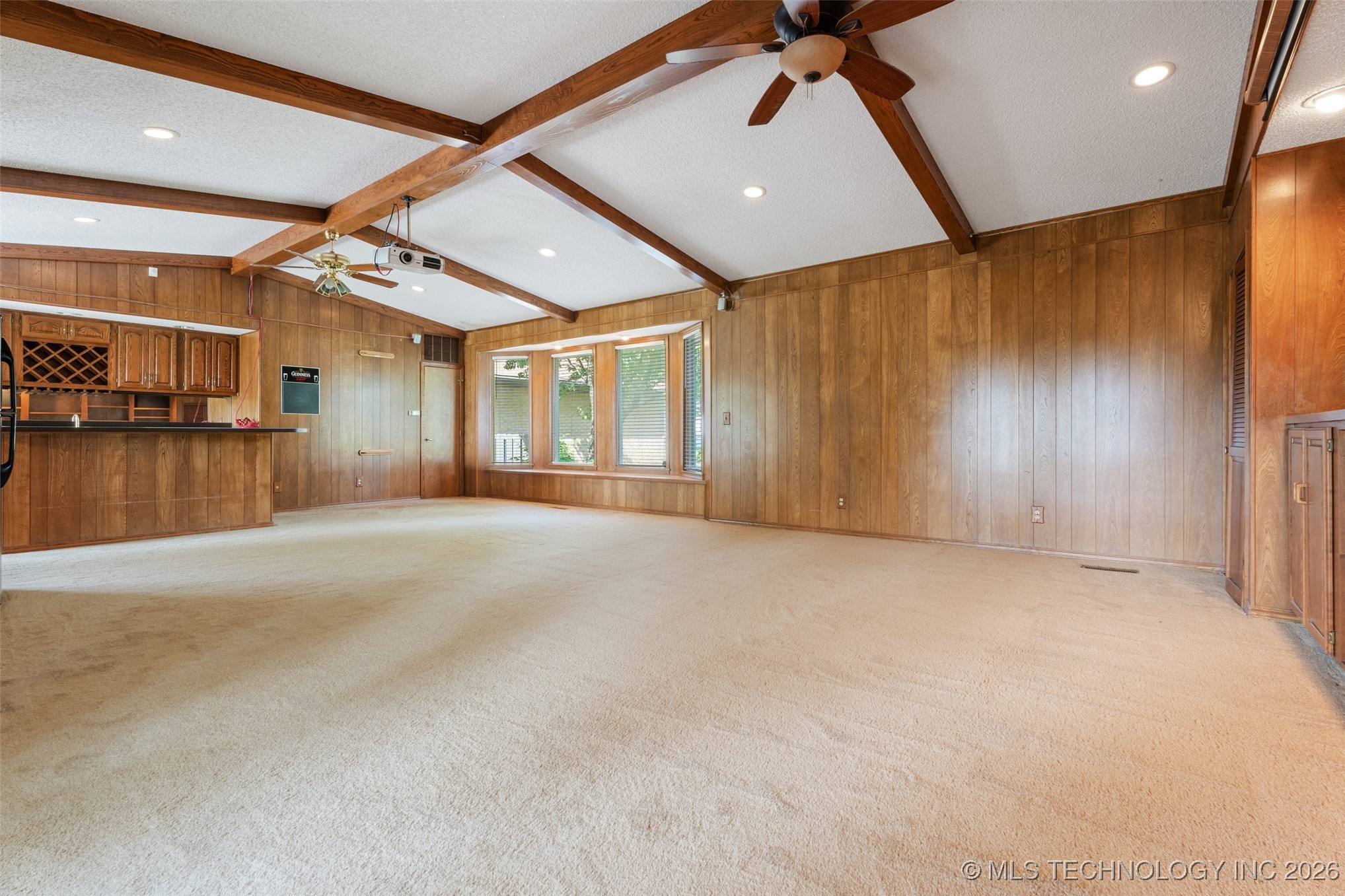 1561 E Country Club Drive Property Photo 18