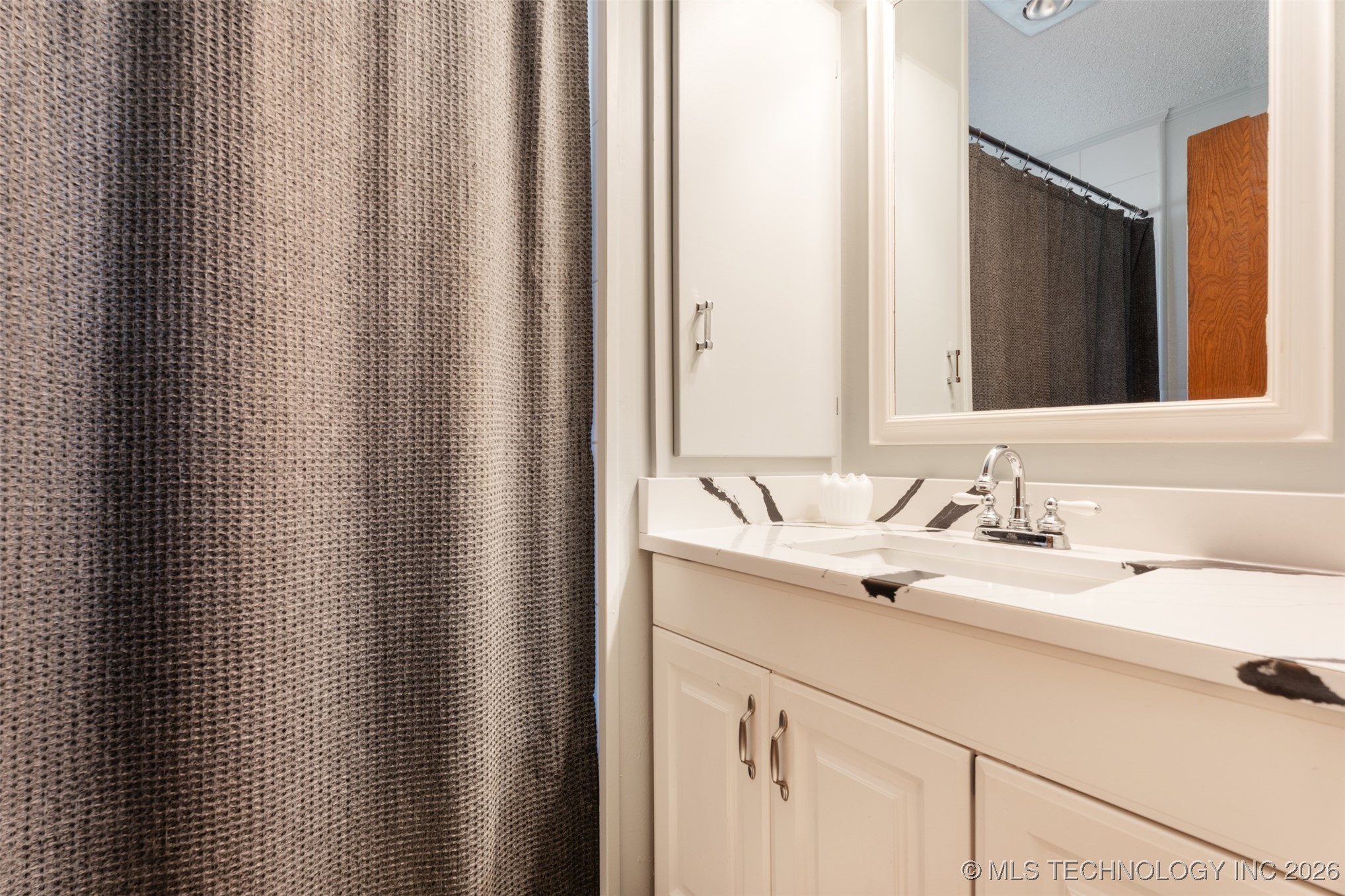 1561 E Country Club Drive Property Photo 21