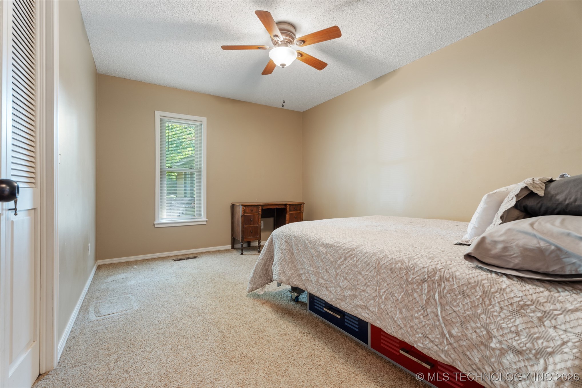 1561 E Country Club Drive Property Photo 22