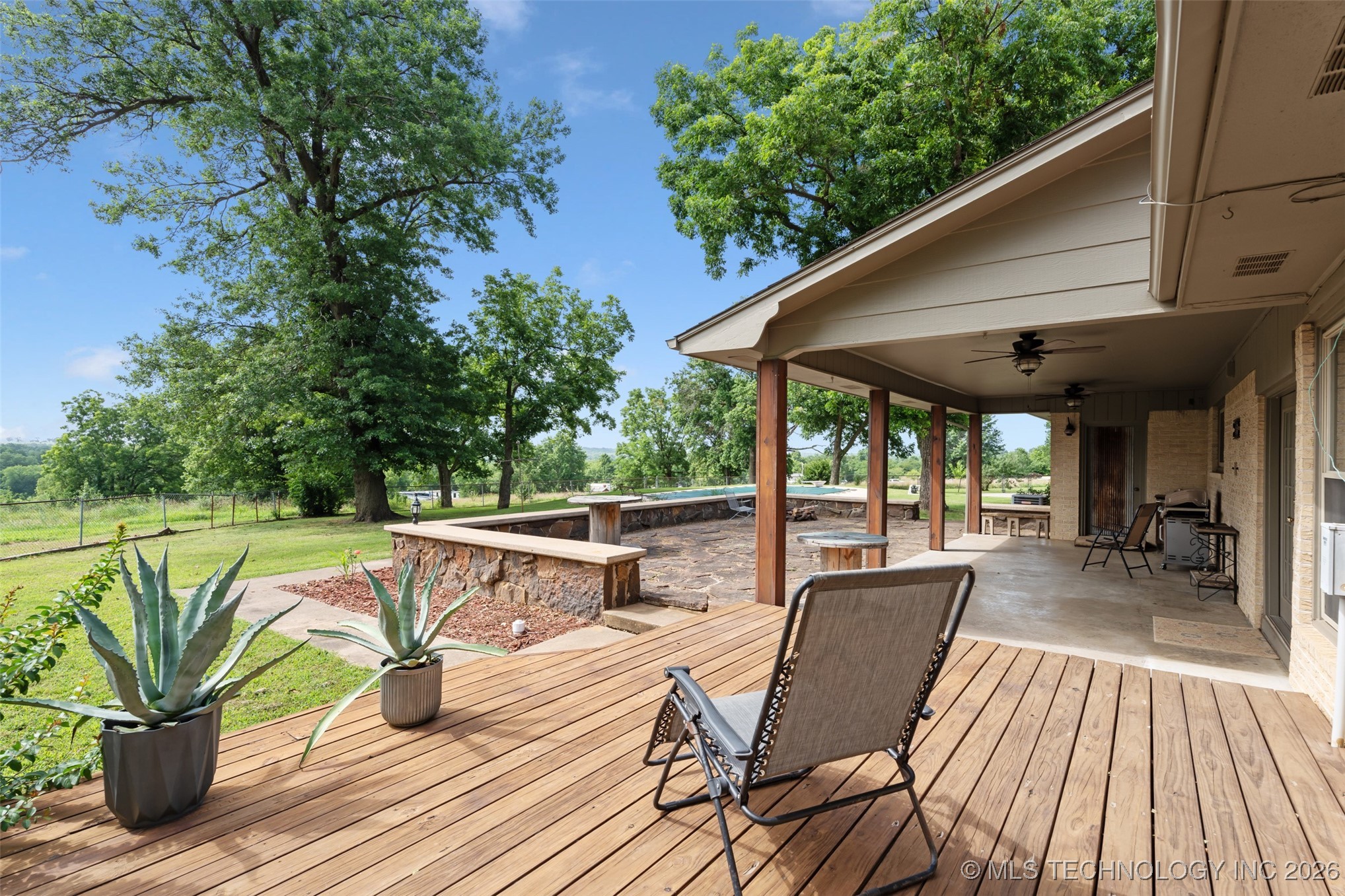 1561 E Country Club Drive Property Photo 34