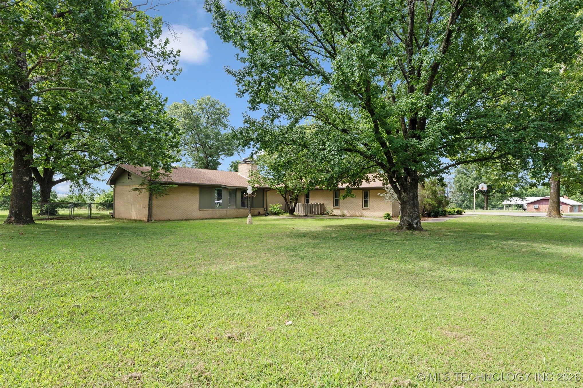 1561 E Country Club Drive Property Photo 36