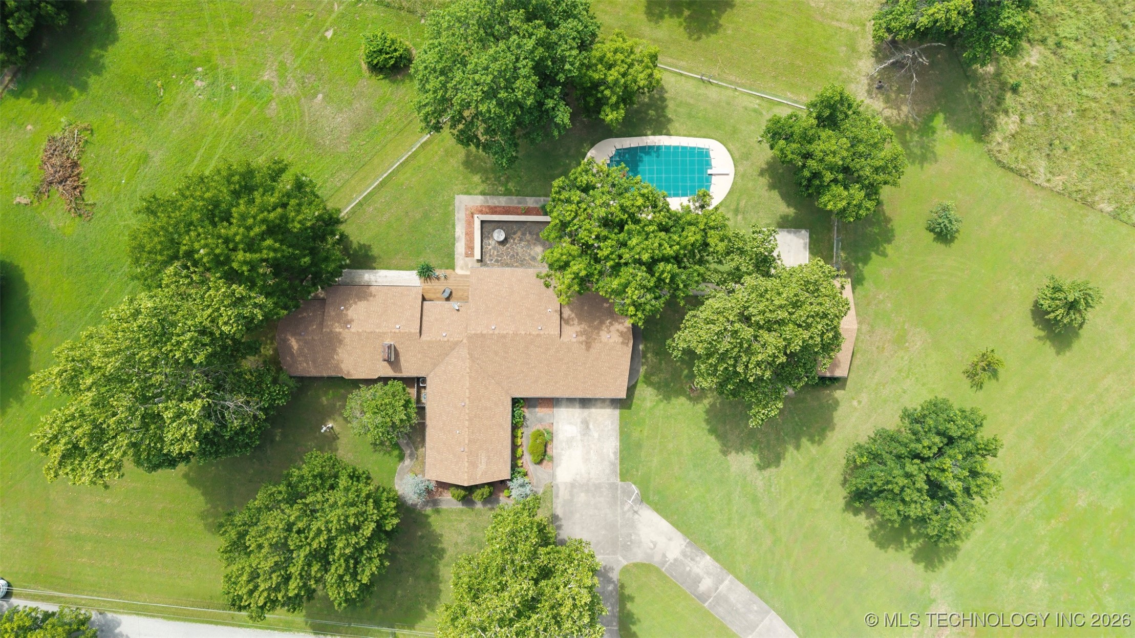 1561 E Country Club Drive Property Photo 38