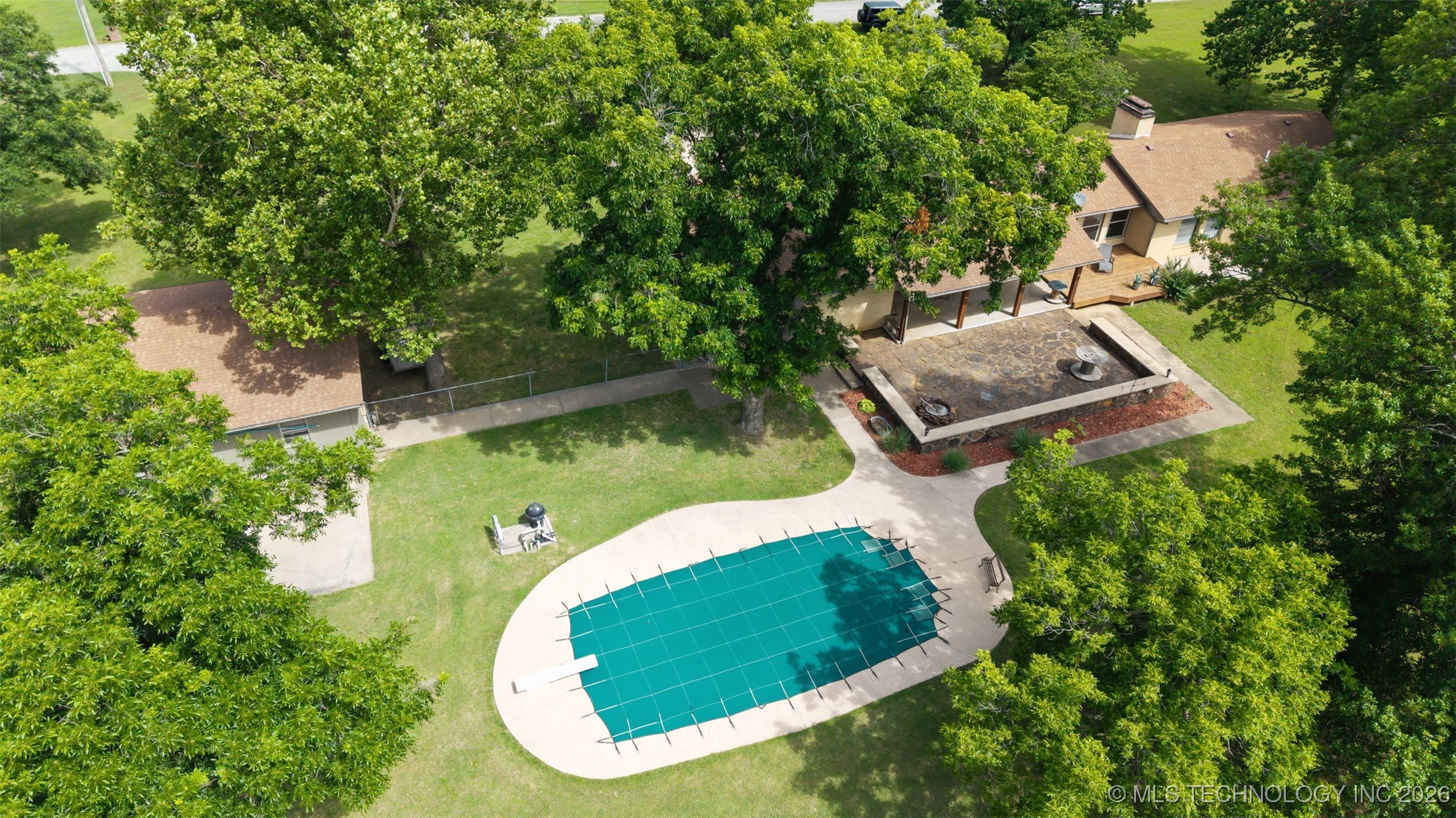 1561 E Country Club Drive Property Photo 42