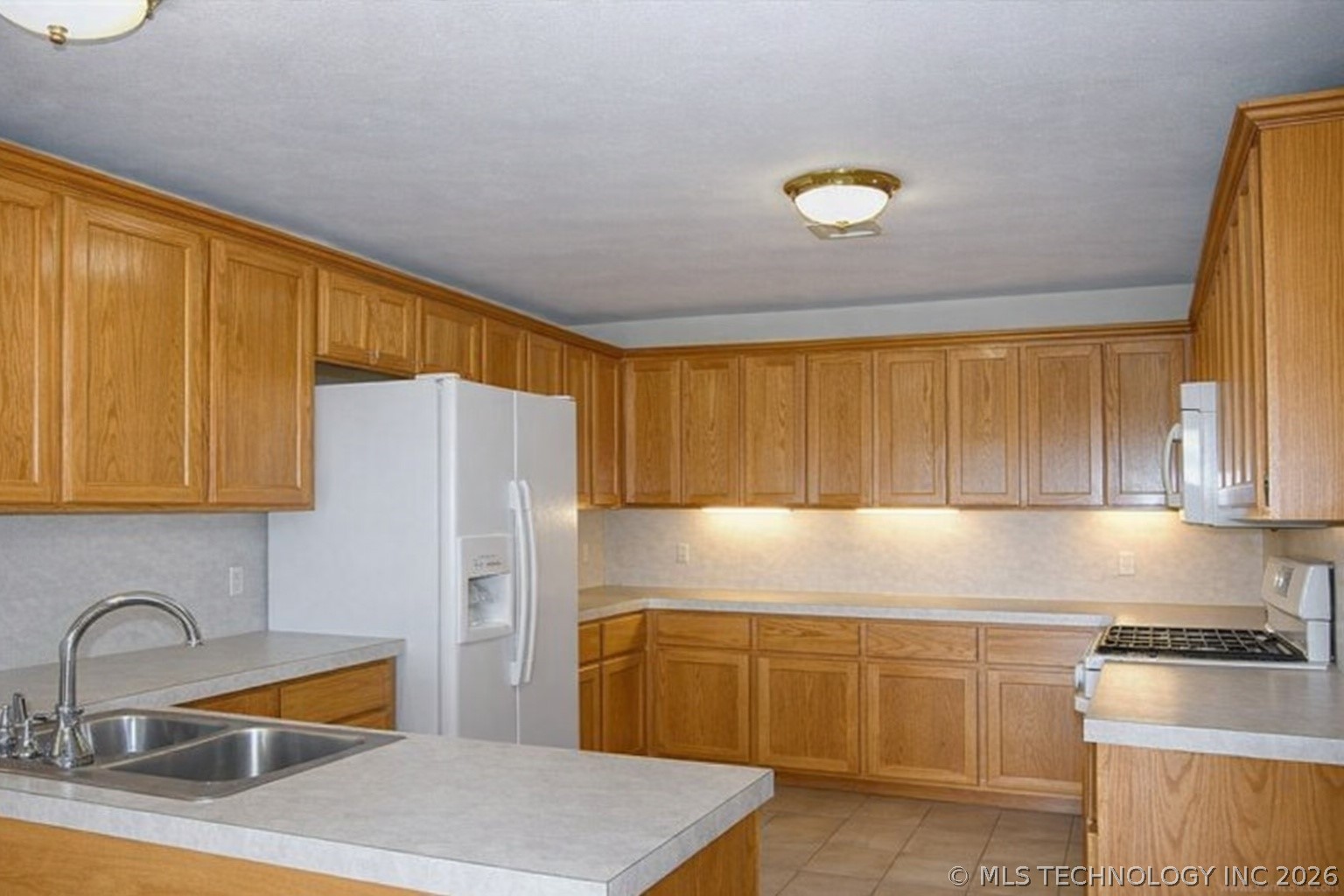 466758 Highway 101 Property Photo 9