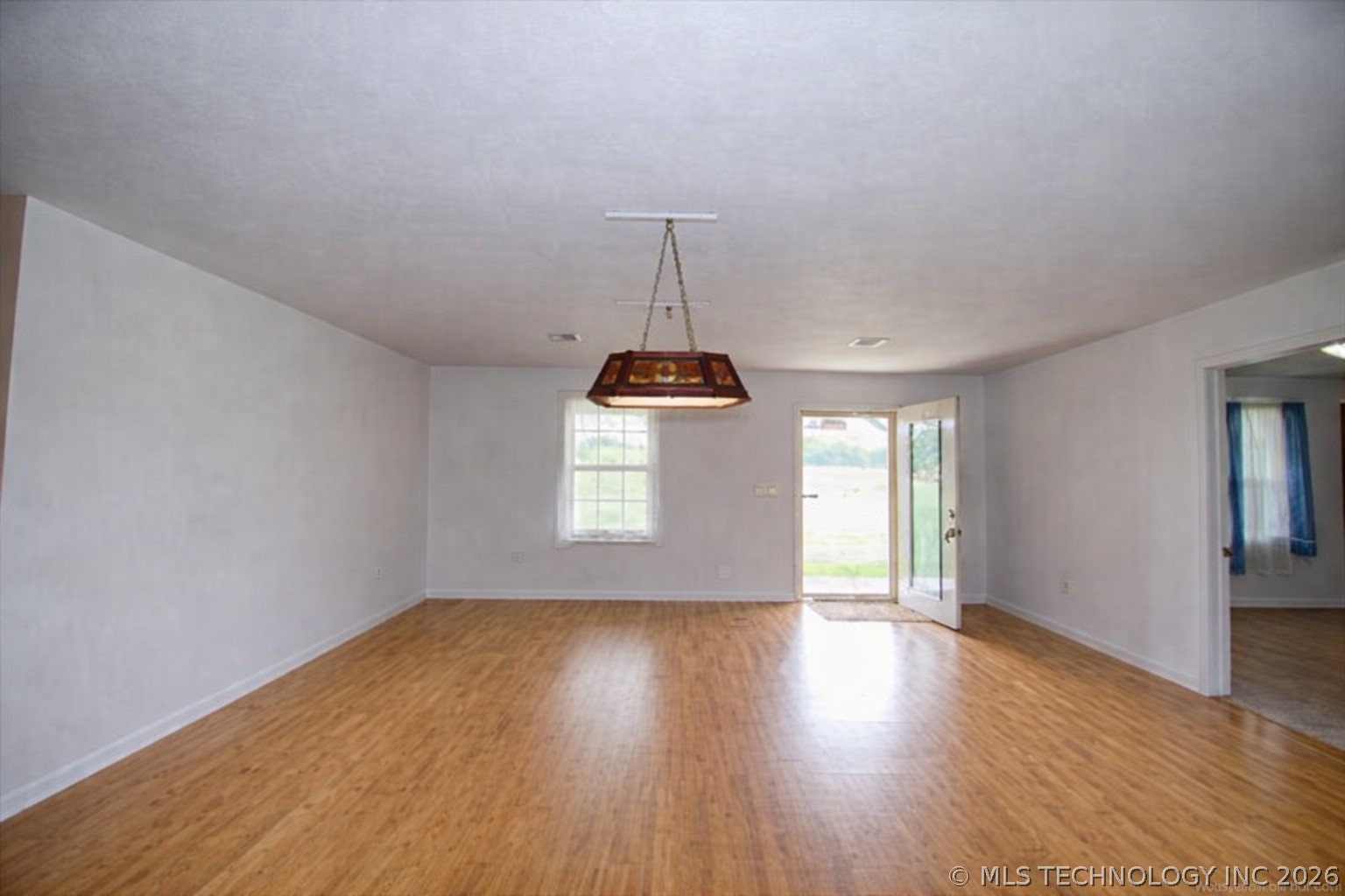 466758 Highway 101 Property Photo 14