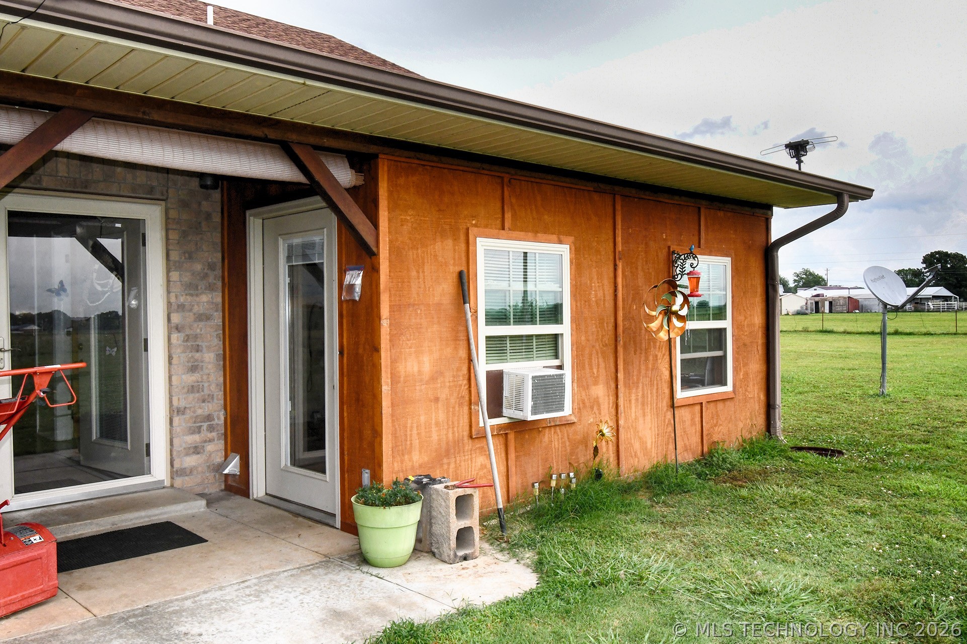 466758 Highway 101 Property Photo 31