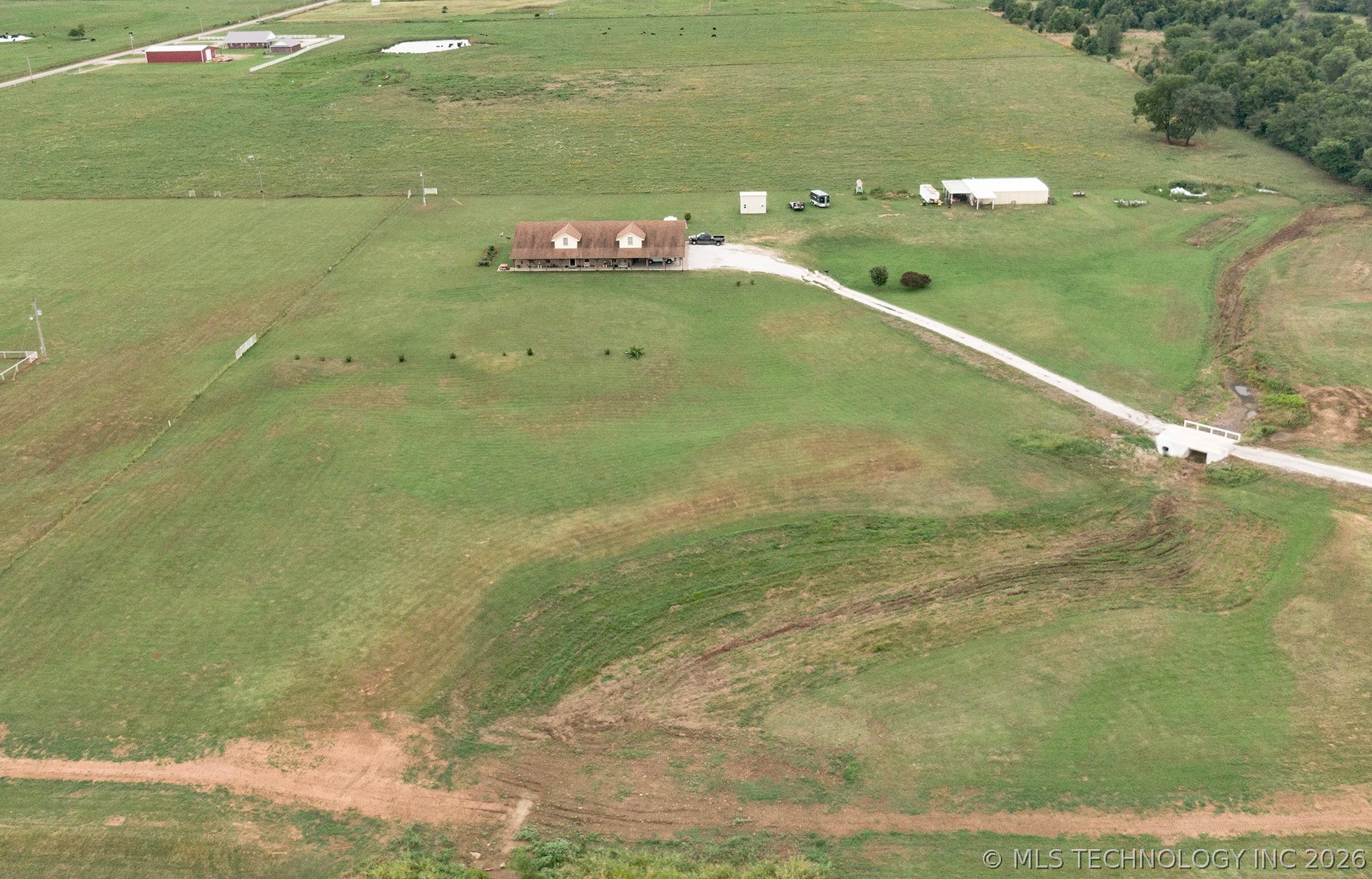 466758 Highway 101 Property Photo 35