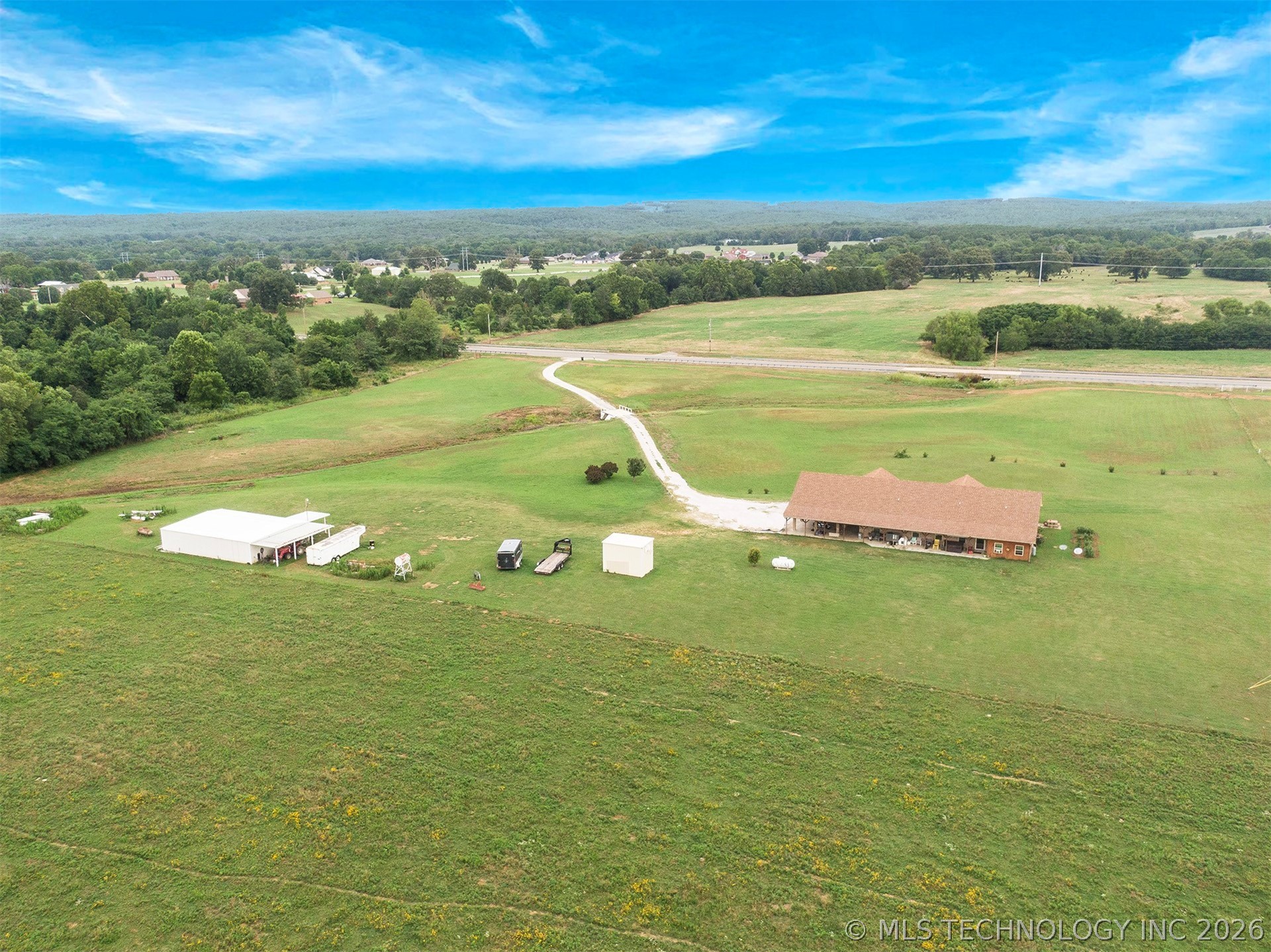 466758 Highway 101 Property Photo 37