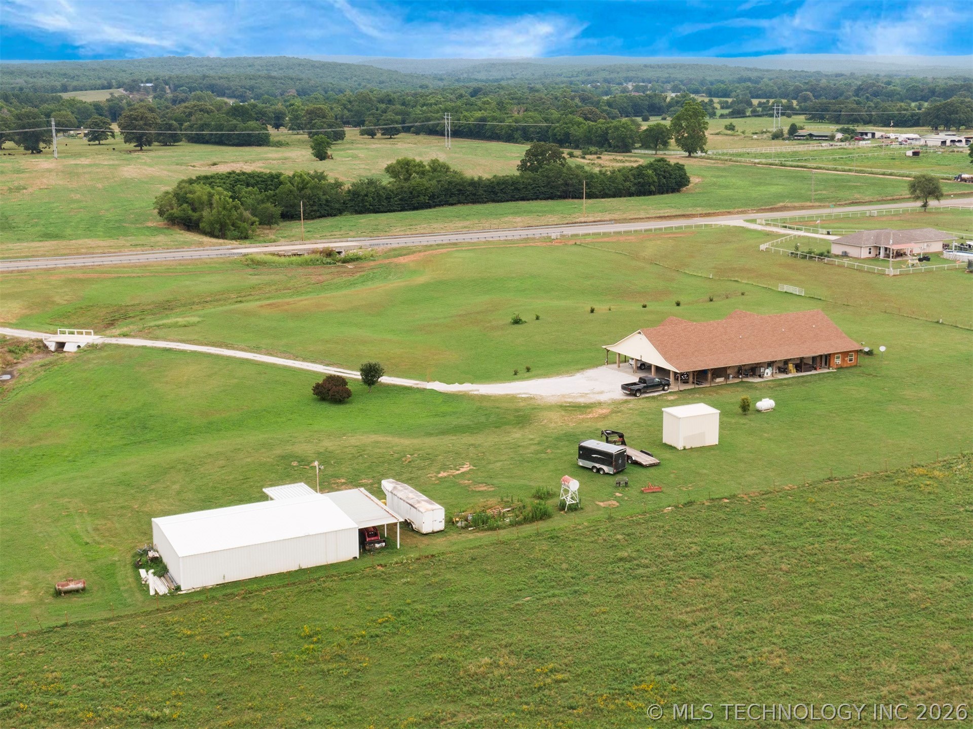 466758 Highway 101 Property Photo 38