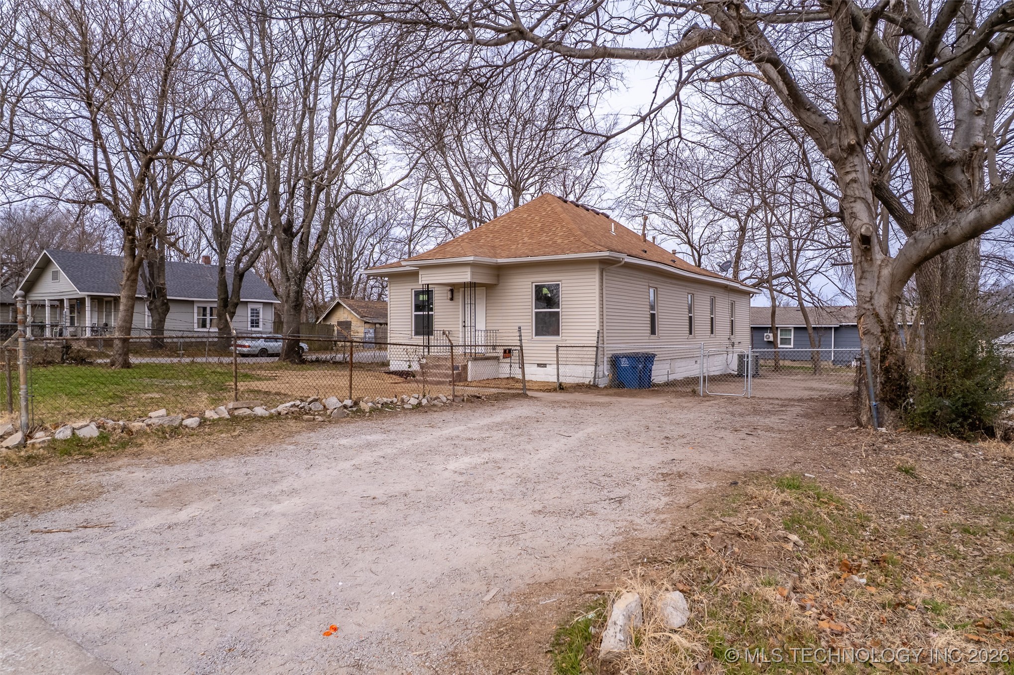 1017 W Newton Street Property Photo 1