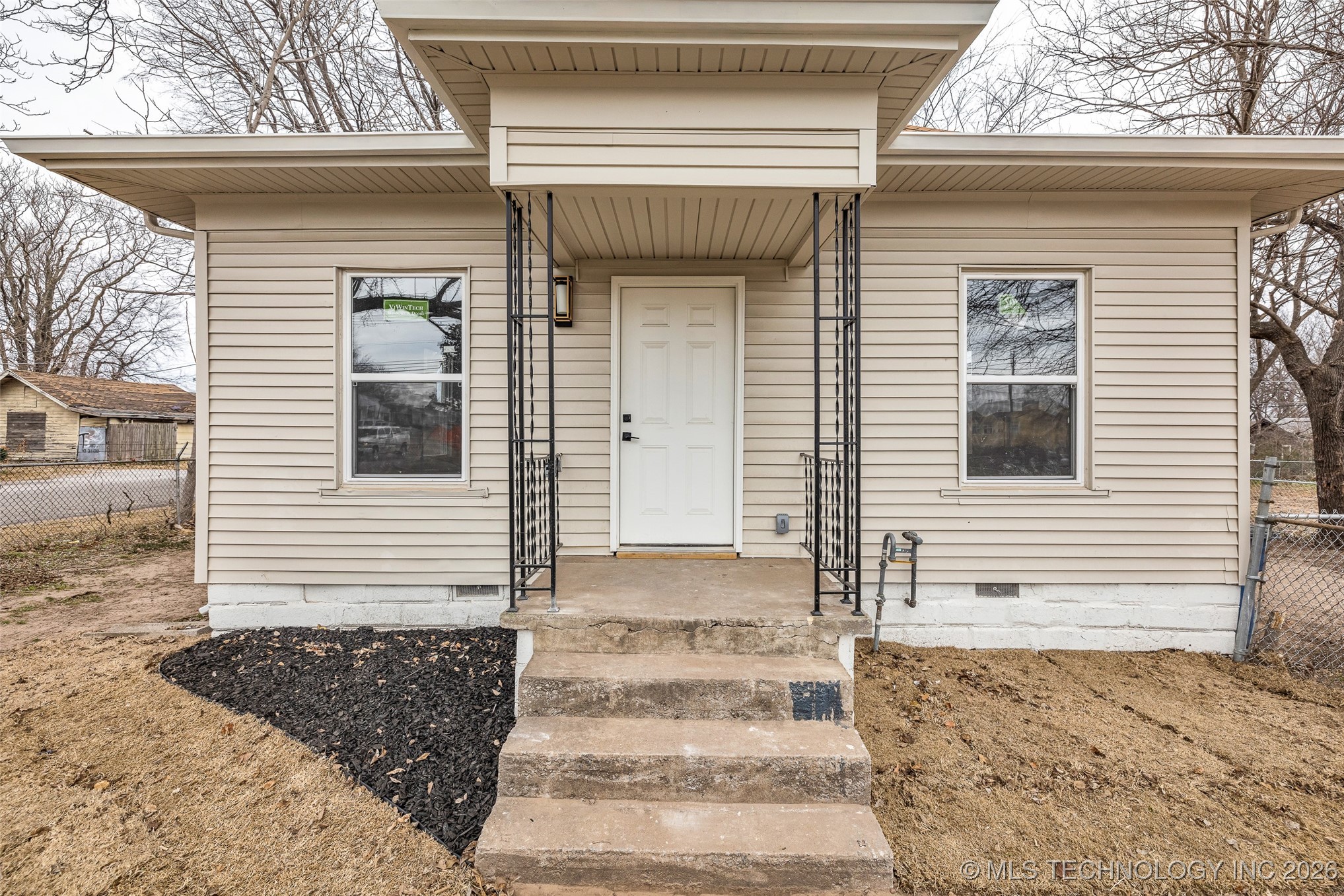 1017 W Newton Street Property Photo 4