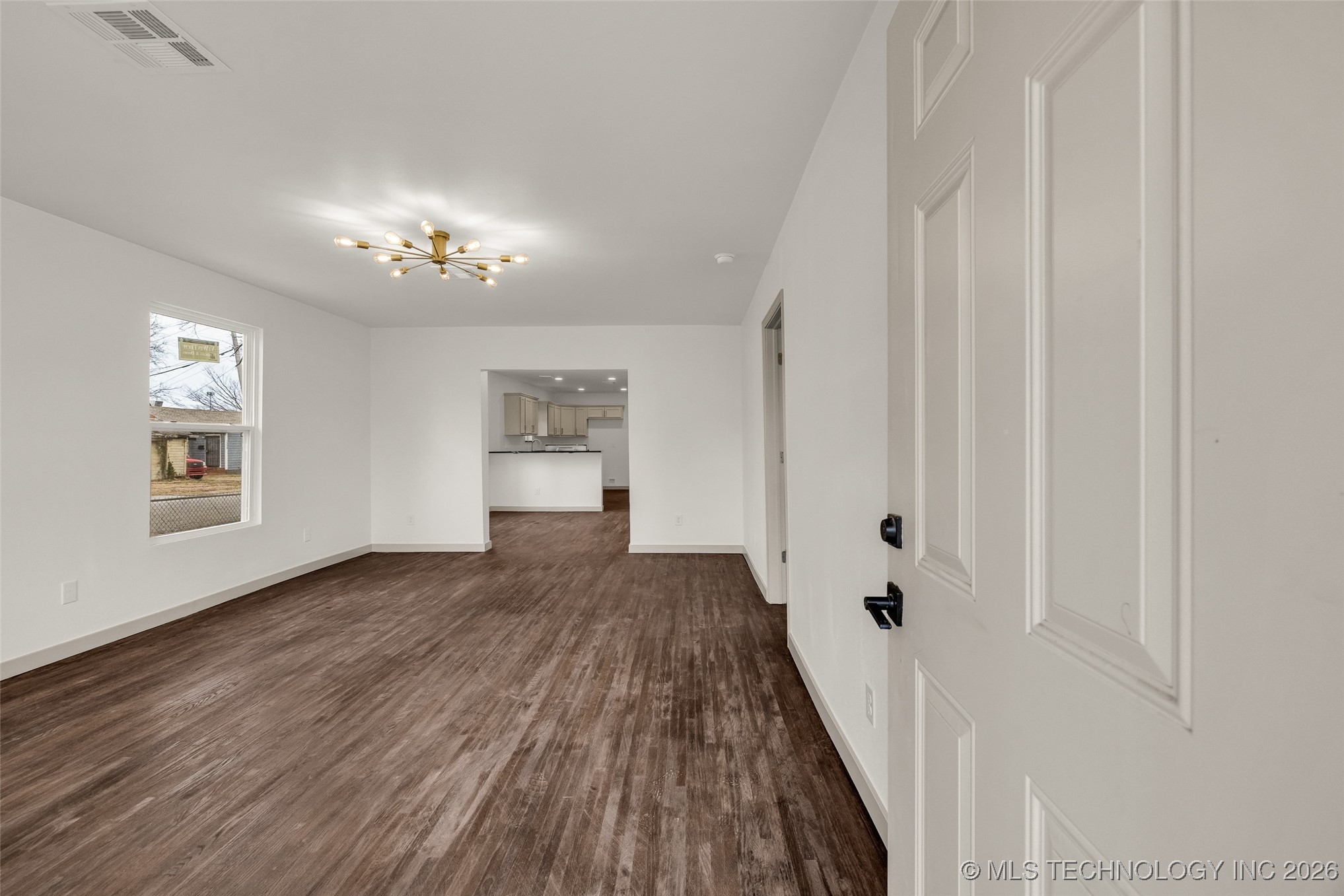 1017 W Newton Street Property Photo 5