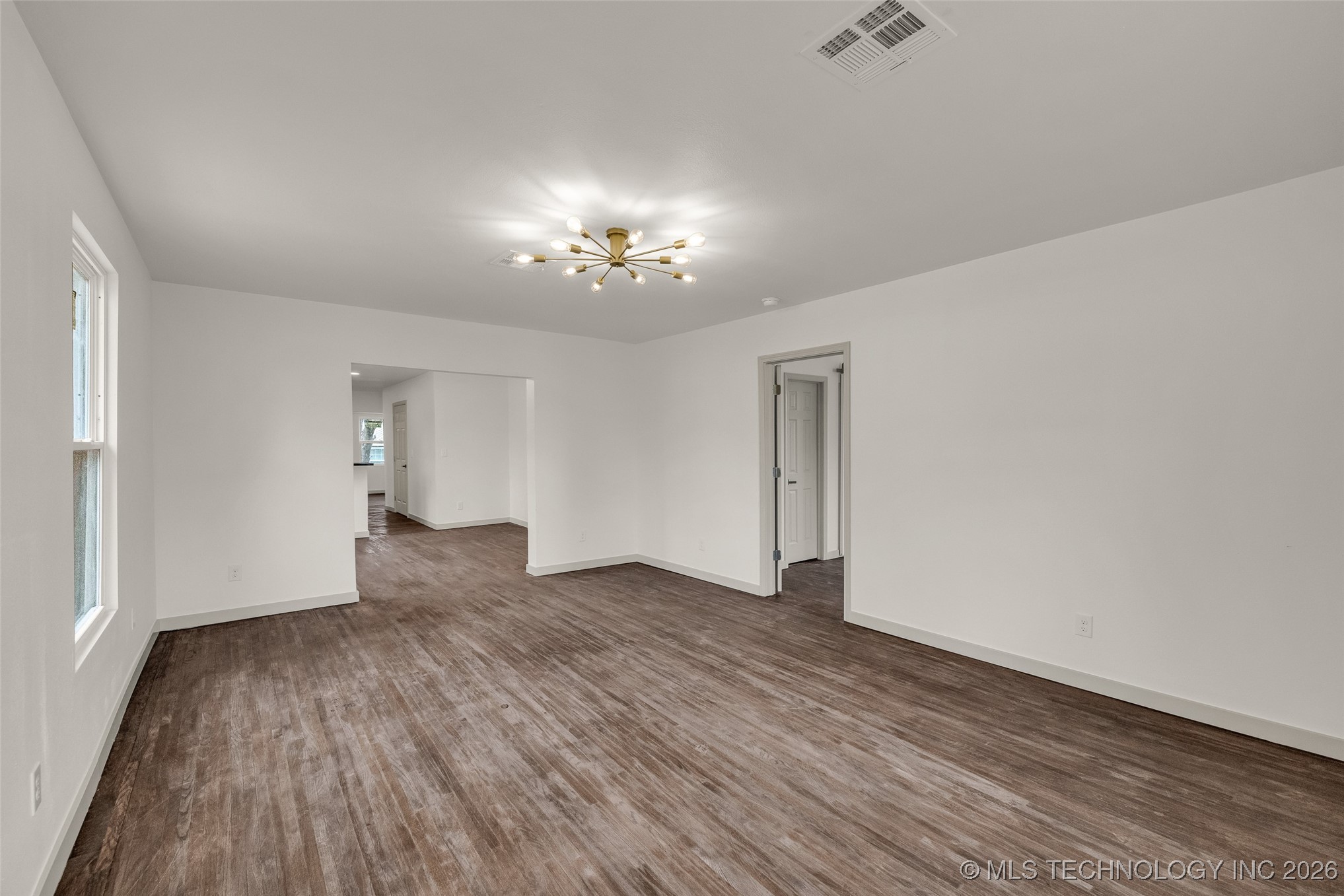 1017 W Newton Street Property Photo 7