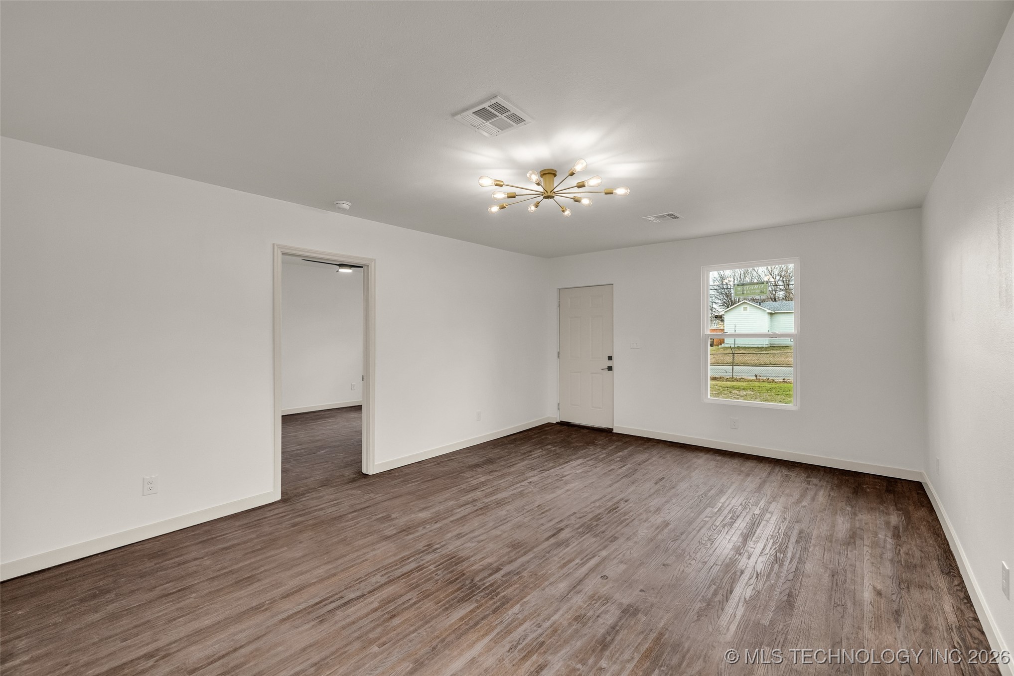 1017 W Newton Street Property Photo 8