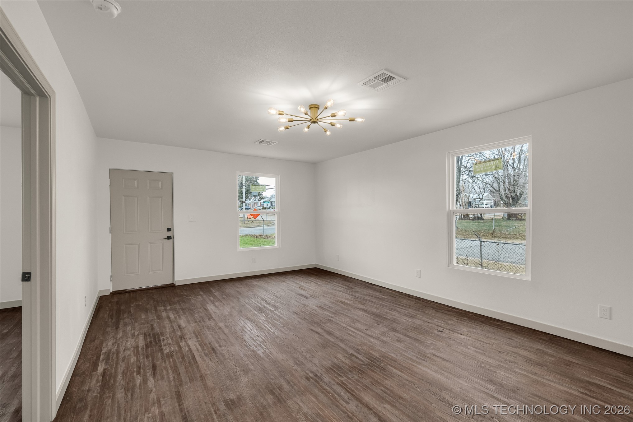 1017 W Newton Street Property Photo 9