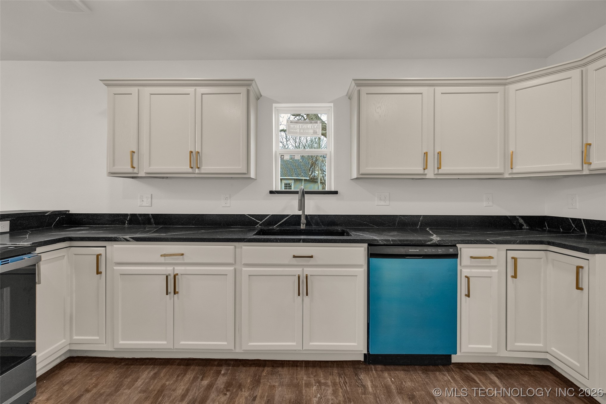 1017 W Newton Street Property Photo 11