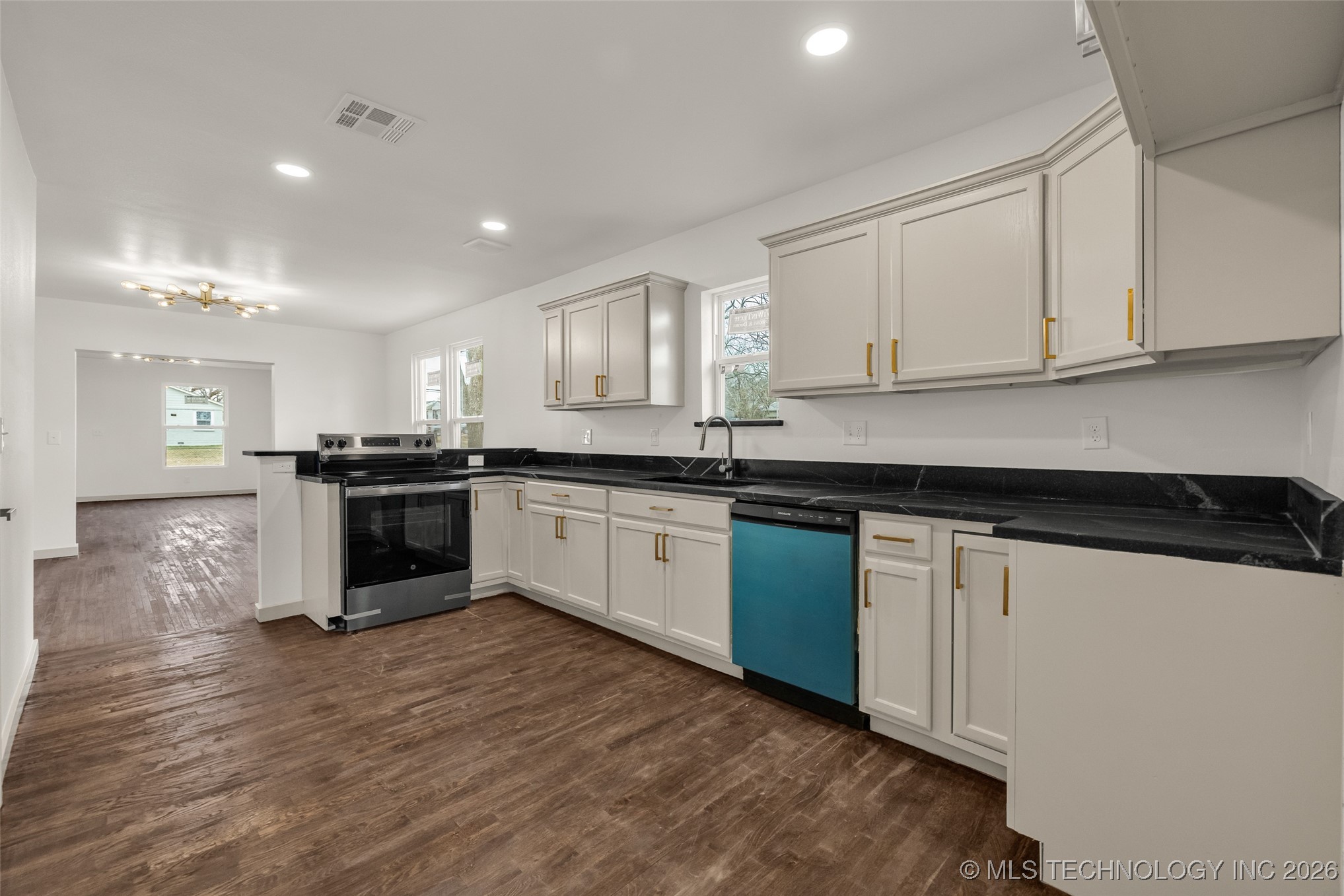 1017 W Newton Street Property Photo 12