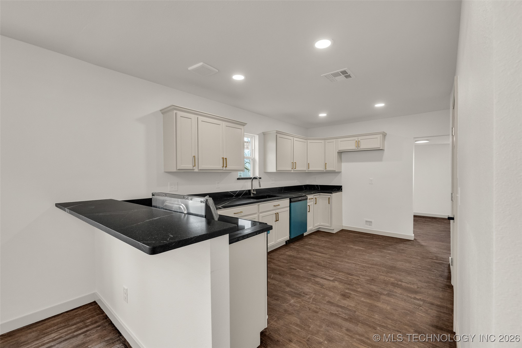 1017 W Newton Street Property Photo 13