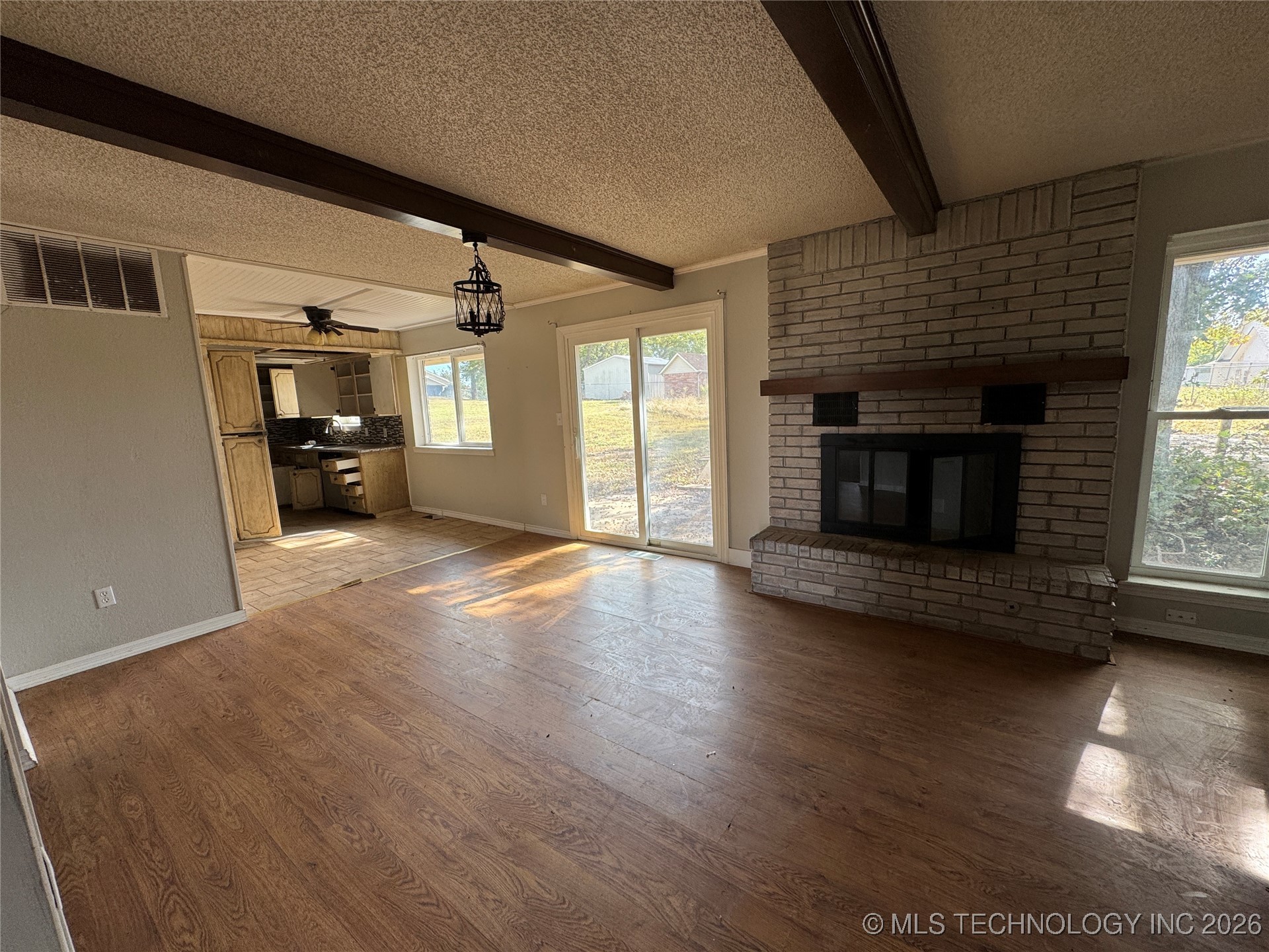 516 W 11th Avenue Property Photo 3