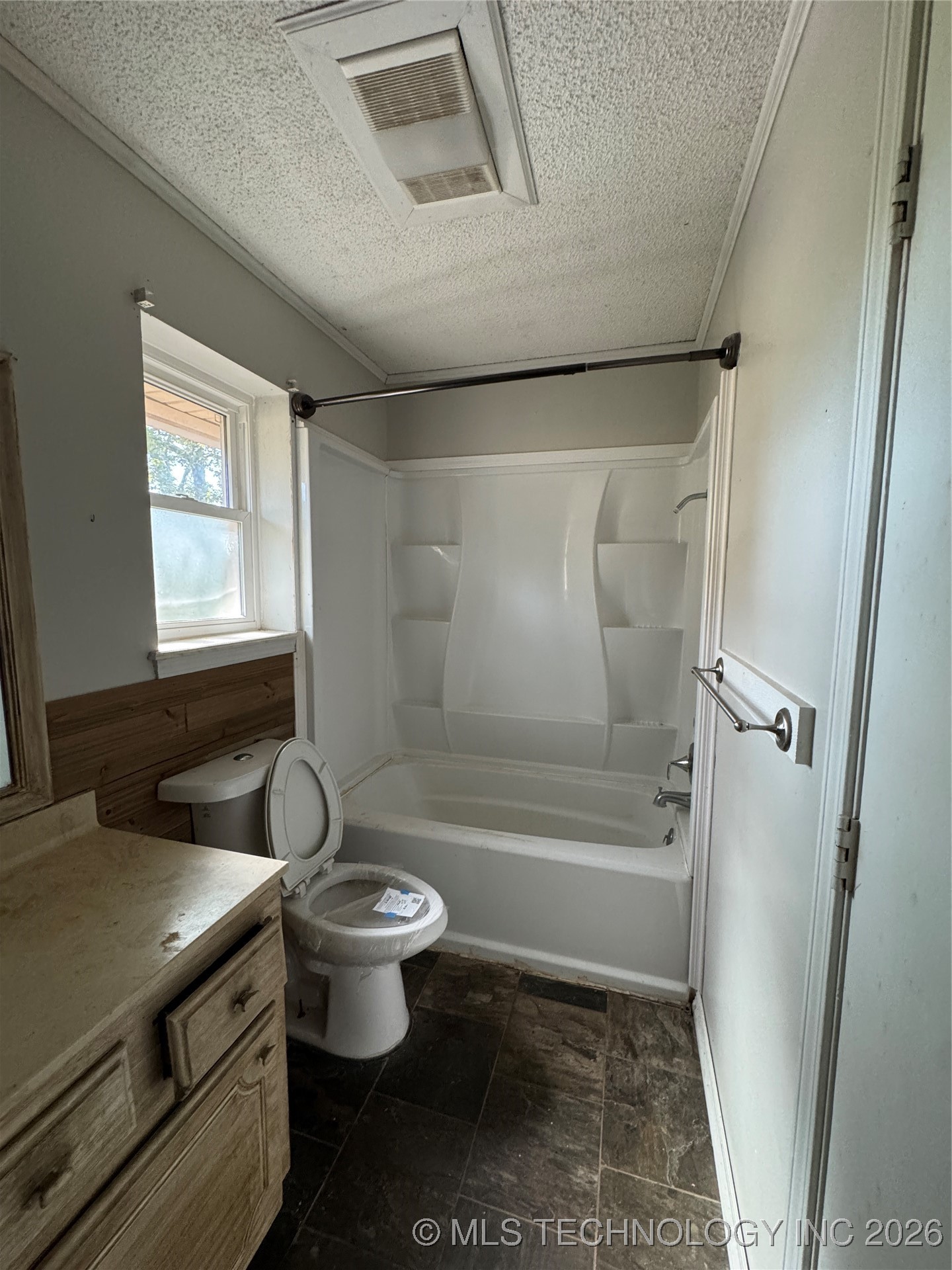 516 W 11th Avenue Property Photo 6