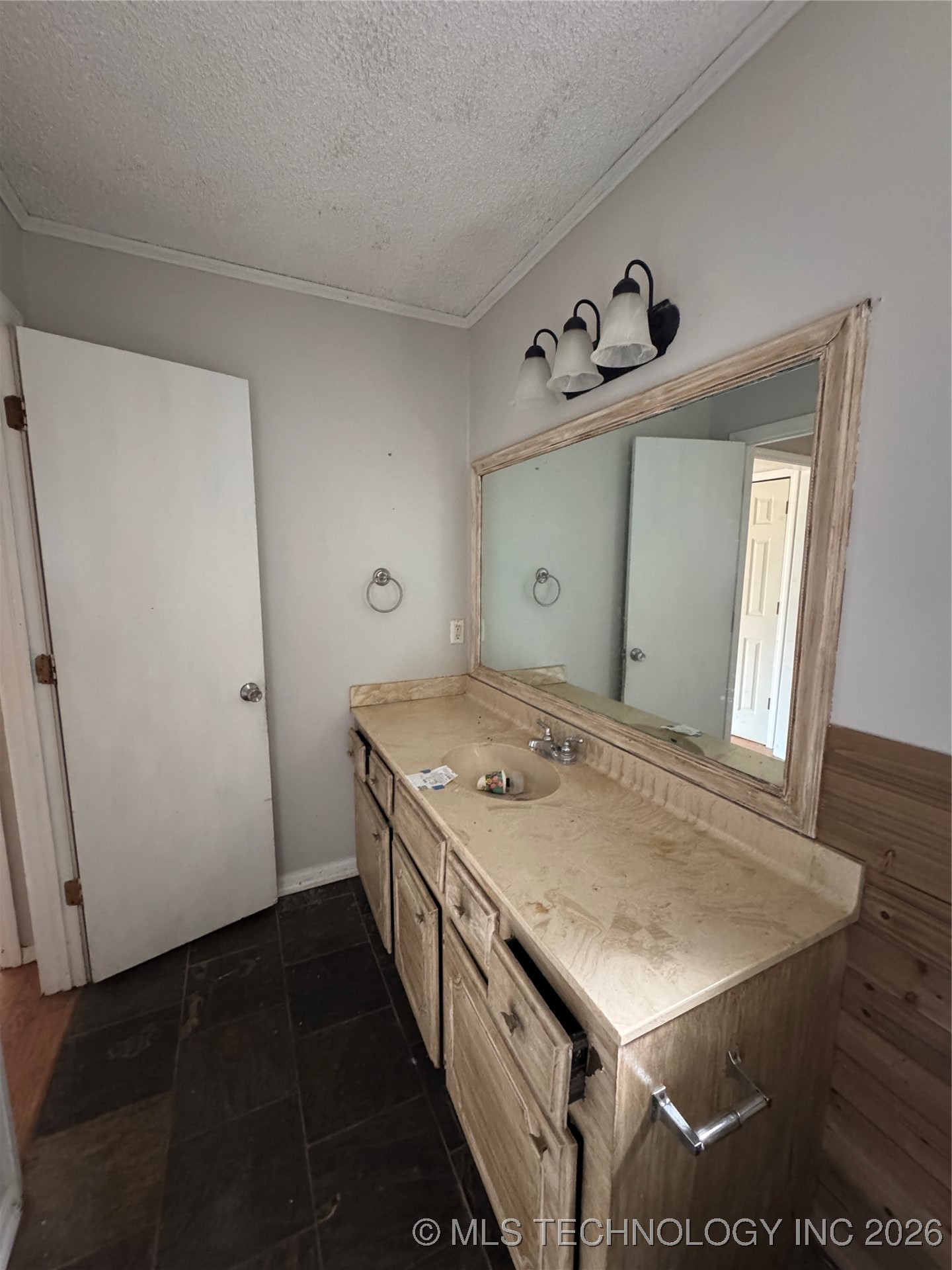 516 W 11th Avenue Property Photo 7