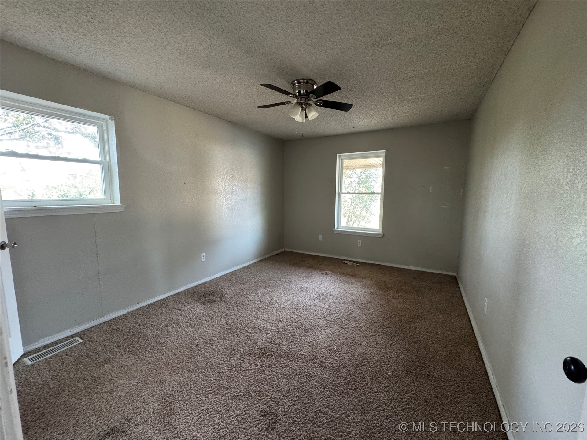 516 W 11th Avenue Property Photo 8