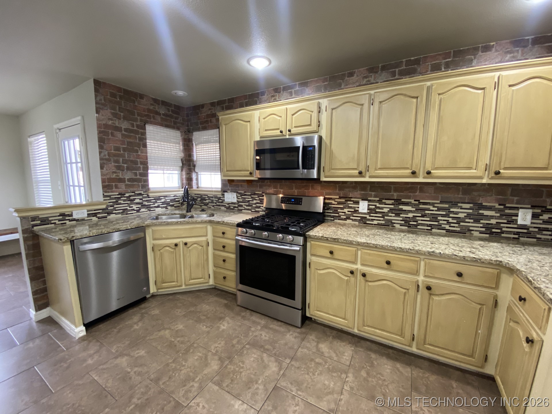 3503 S Dogwood Avenue Property Photo 10