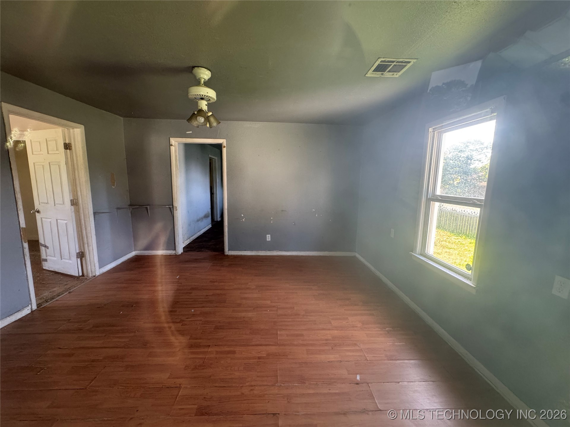 1600 S Park Street Property Photo 2