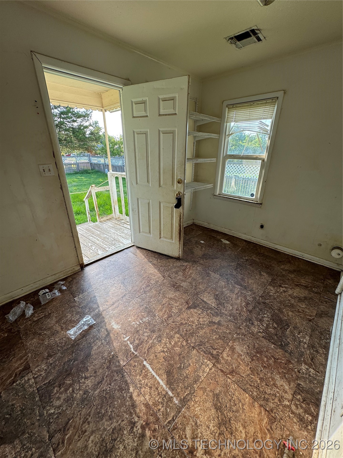 1600 S Park Street Property Photo 11