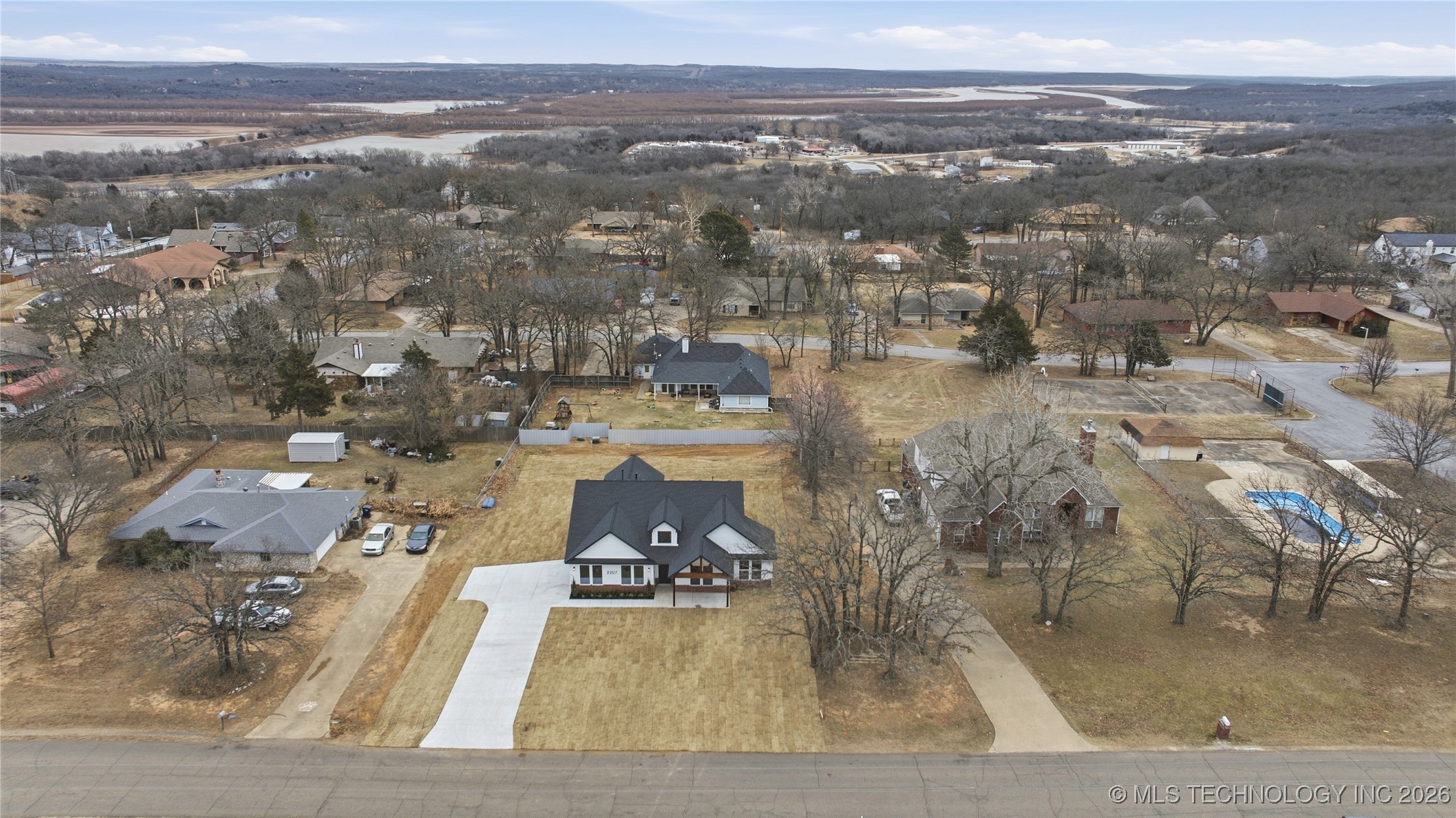 2207 Airport Road W Property Photo 2