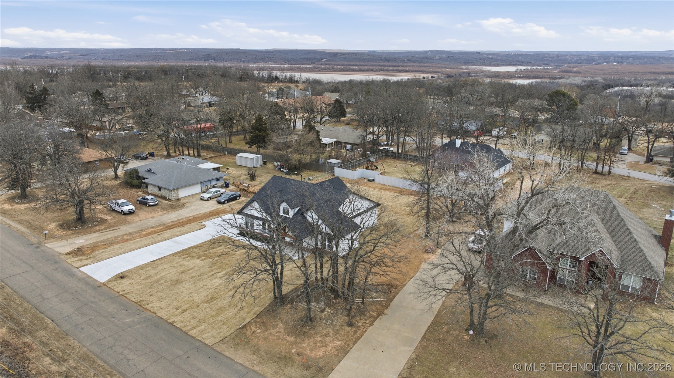 2207 Airport Road W Property Photo 3