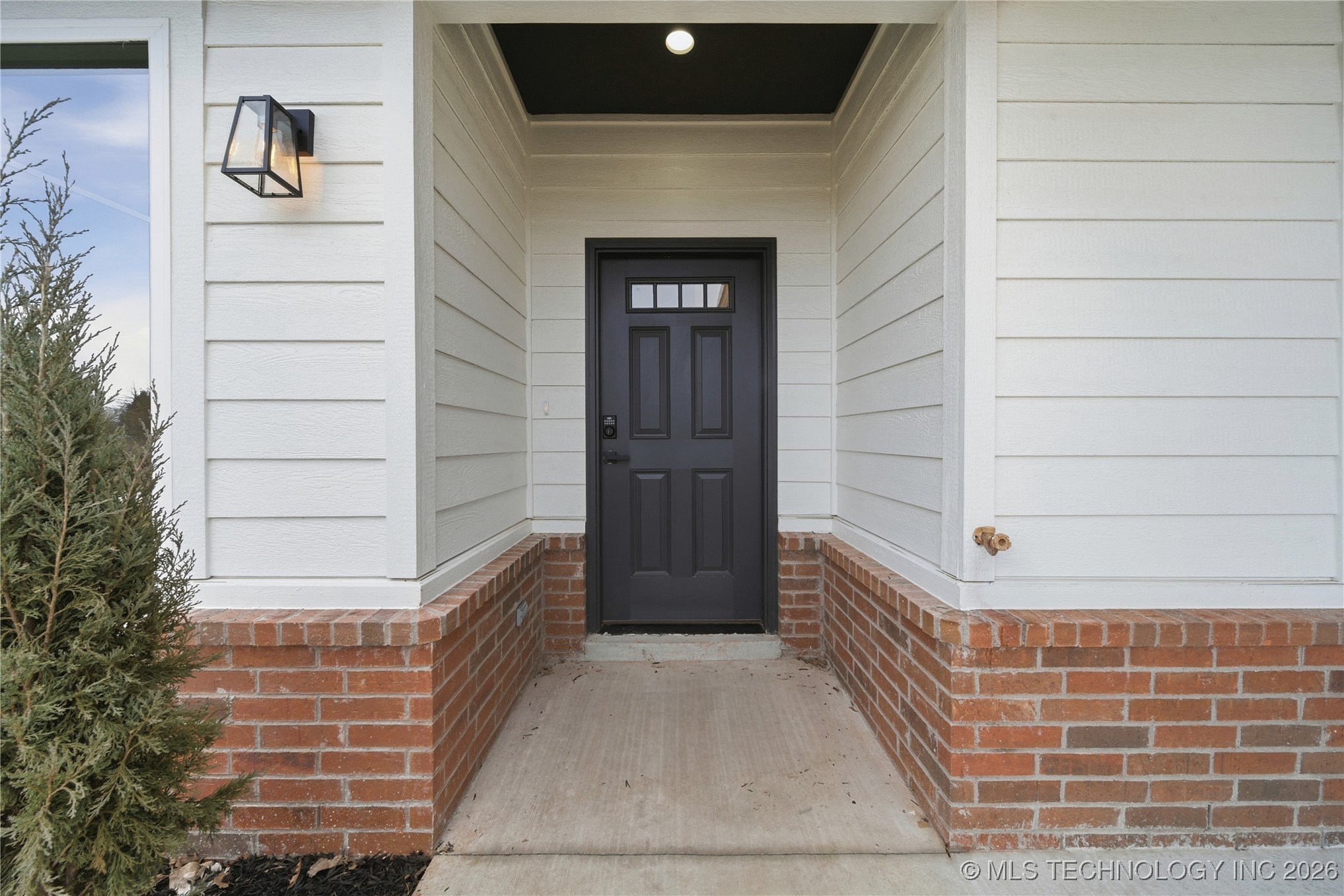 2207 Airport Road W Property Photo 5