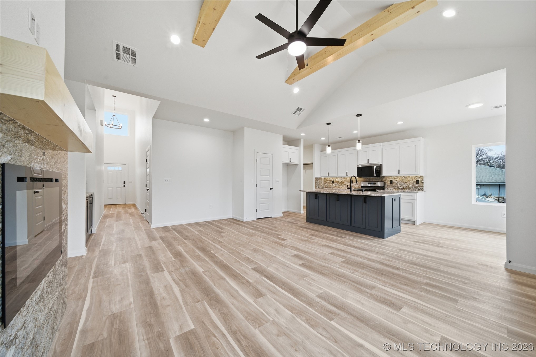 2207 Airport Road W Property Photo 9