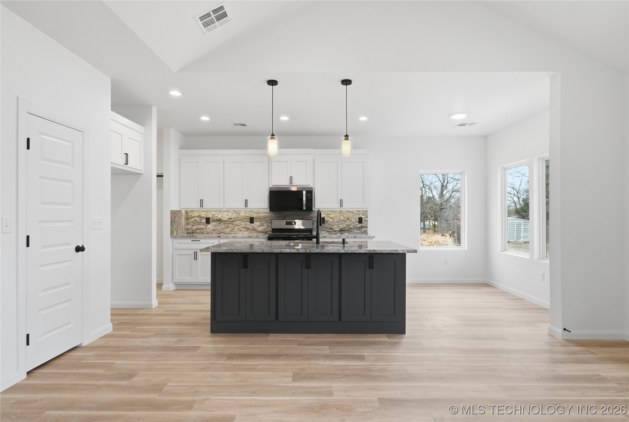 2207 Airport Road W Property Photo 12