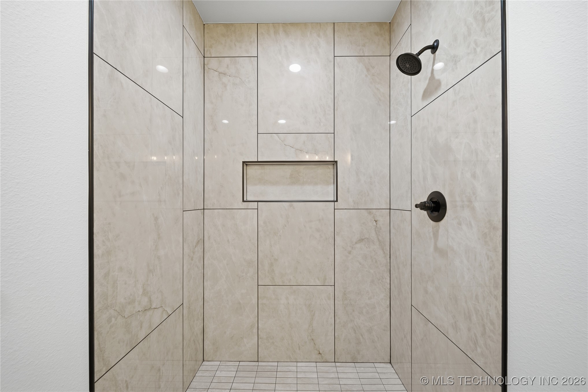 2207 Airport Road W Property Photo 18