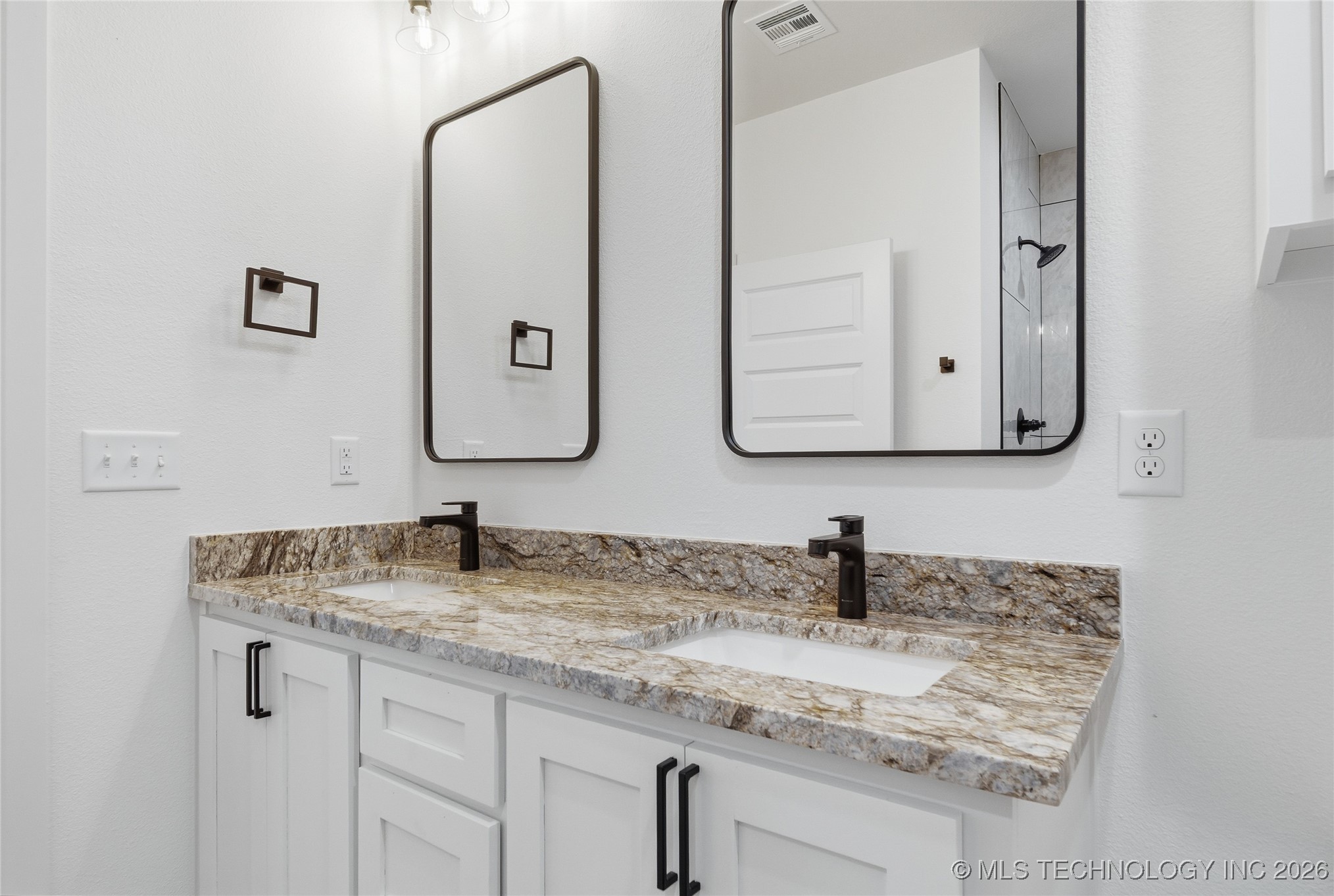 2207 Airport Road W Property Photo 19