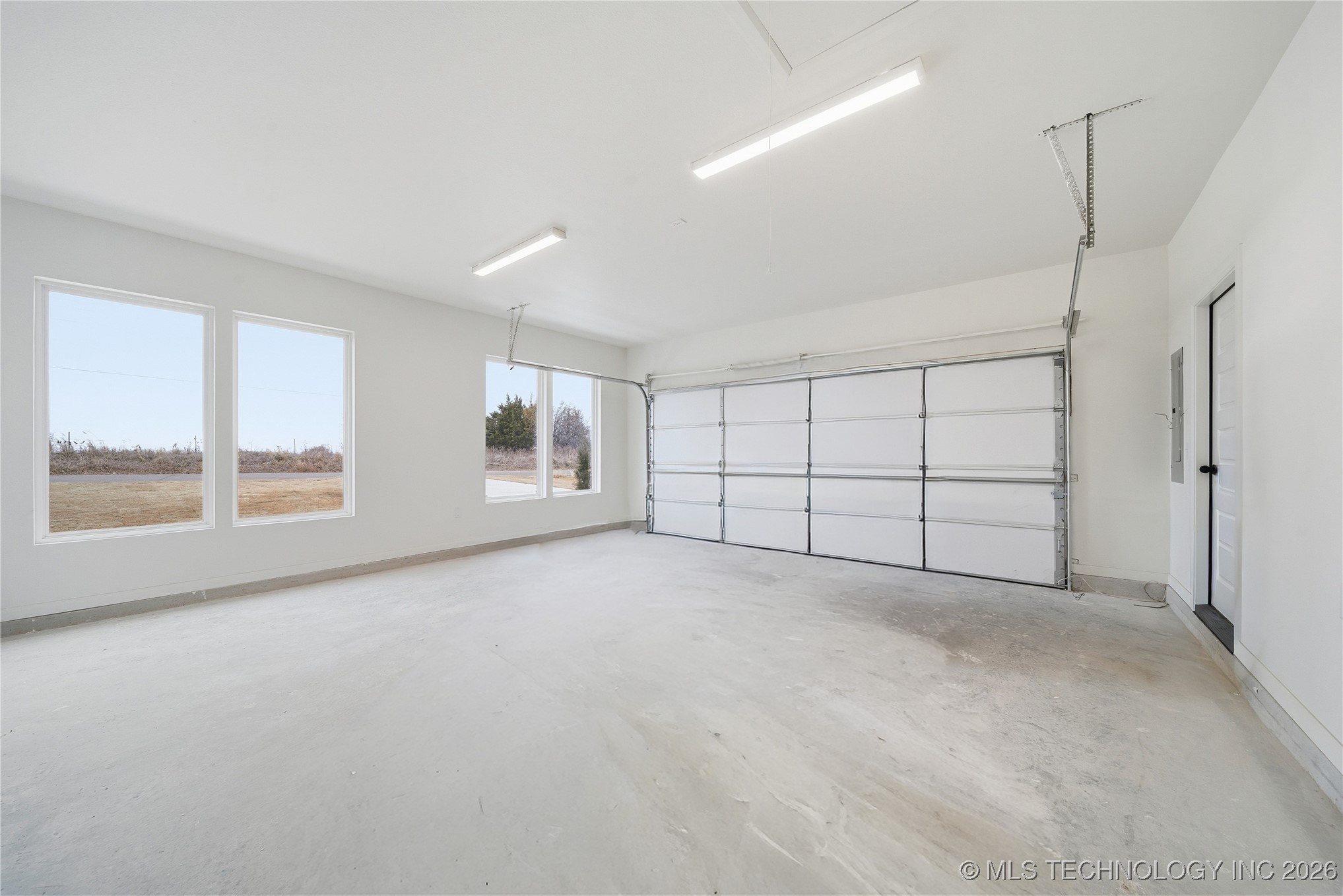 2207 Airport Road W Property Photo 25