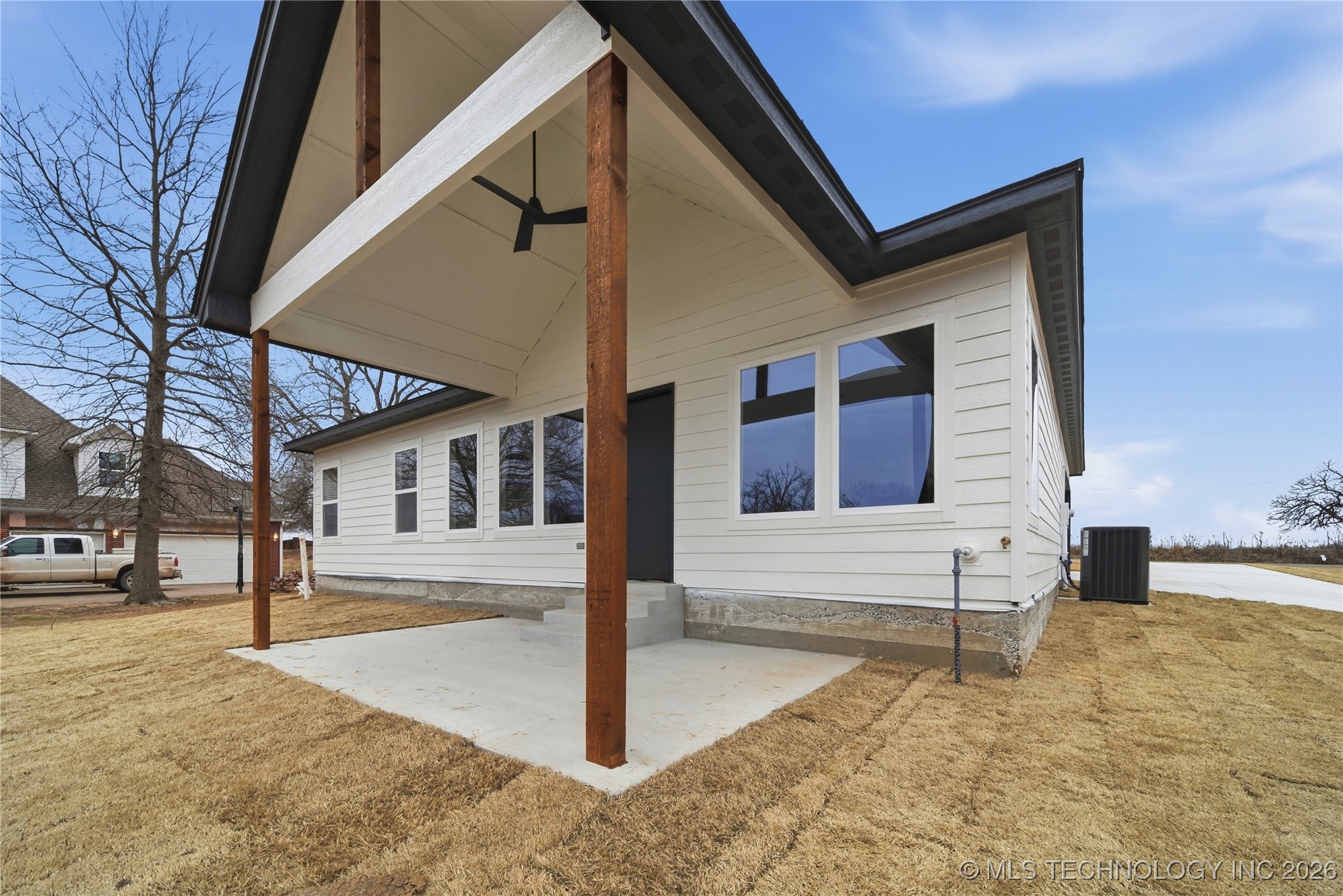 2207 Airport Road W Property Photo 26