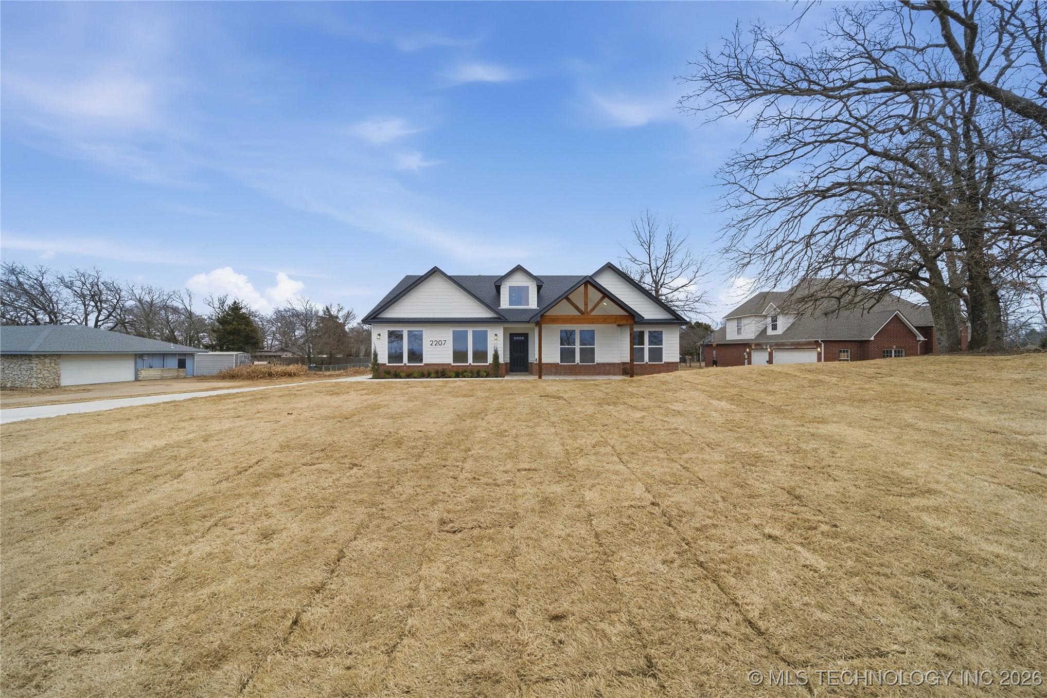 2207 Airport Road W Property Photo 29