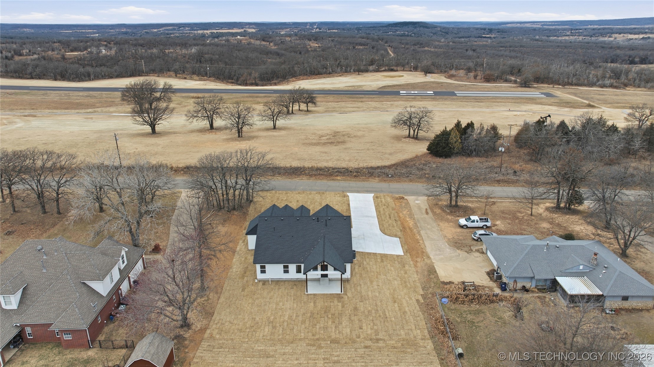 2207 Airport Road W Property Photo 30