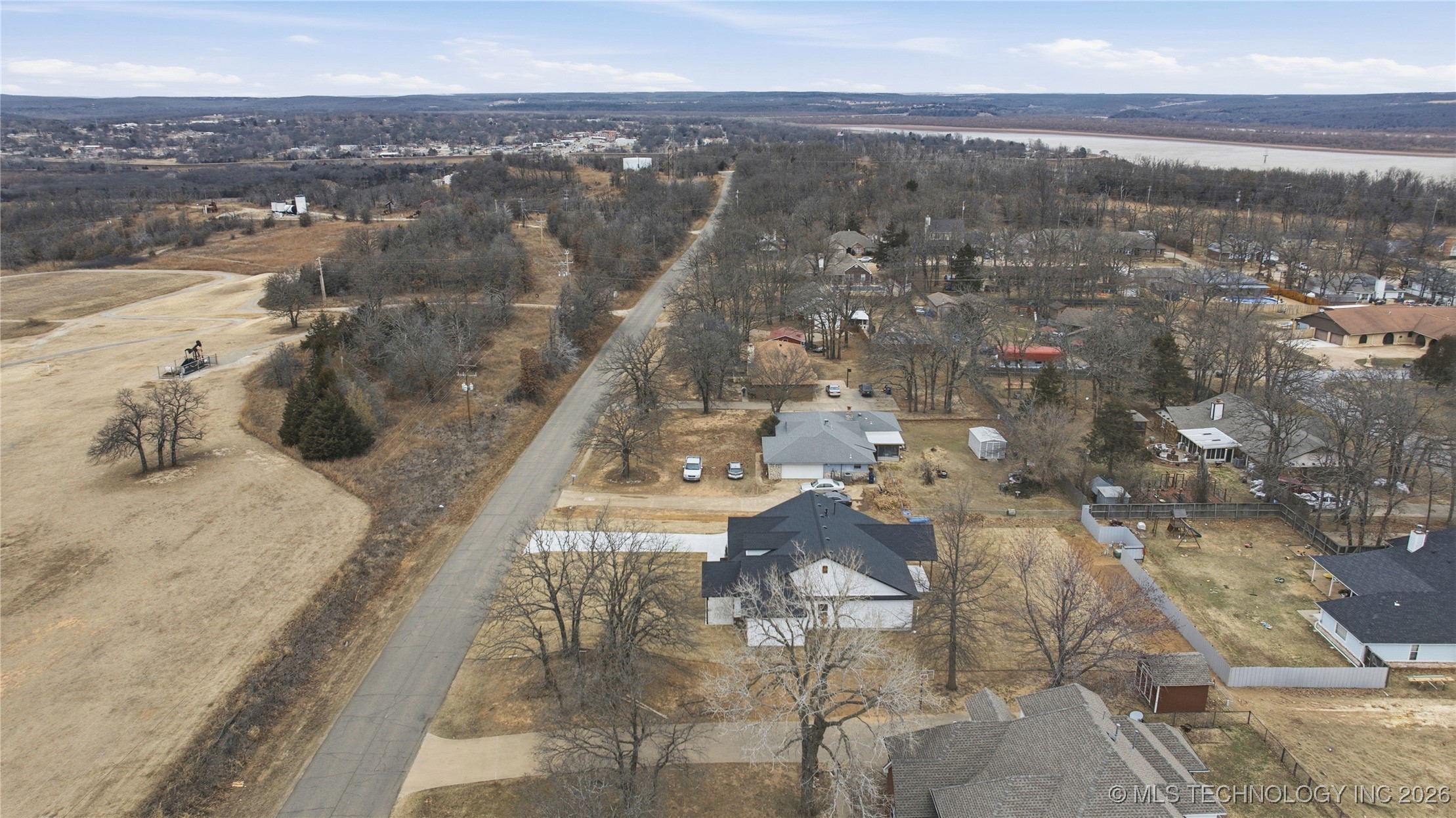 2207 Airport Road W Property Photo 31