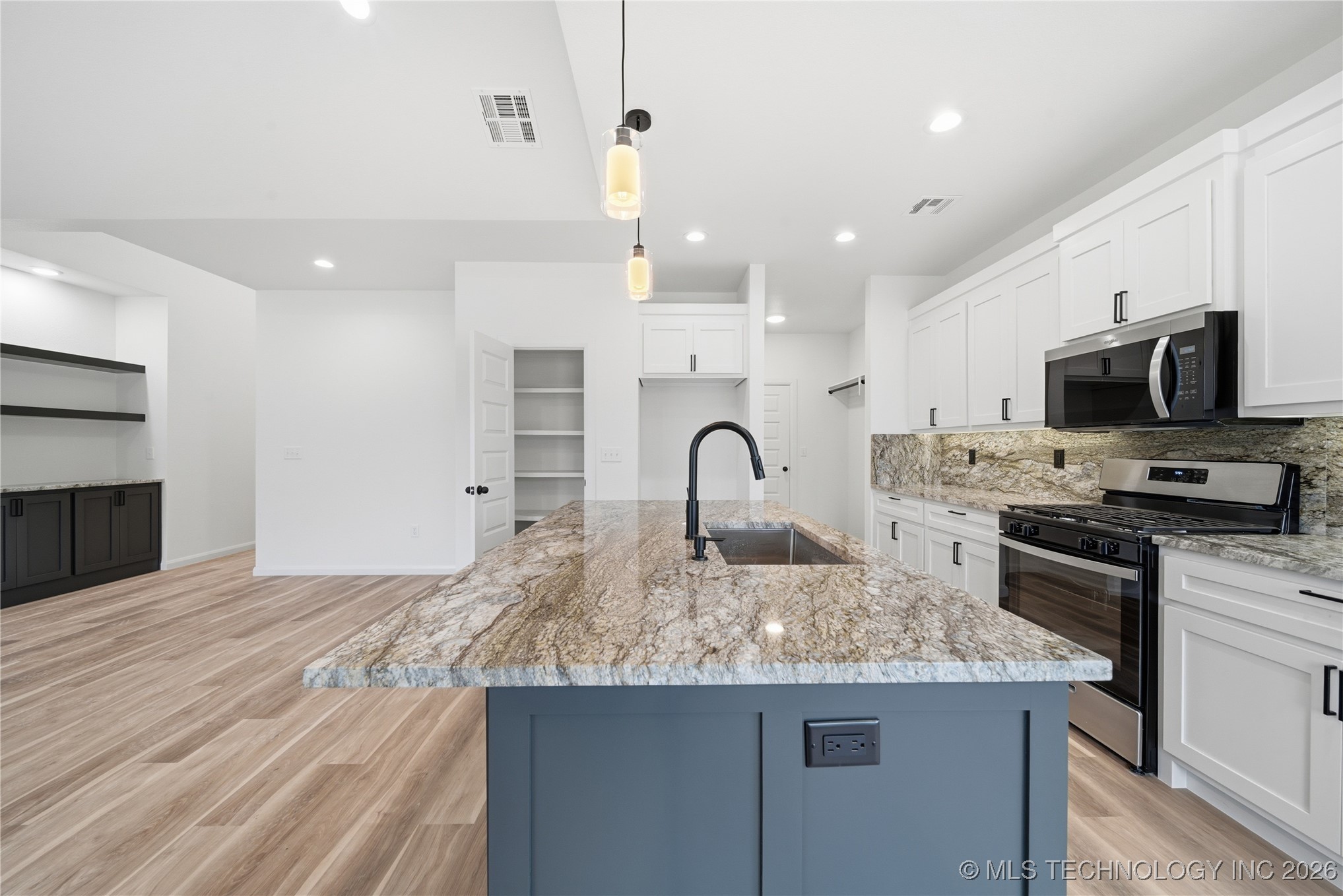 2207 Airport Road W Property Photo 33