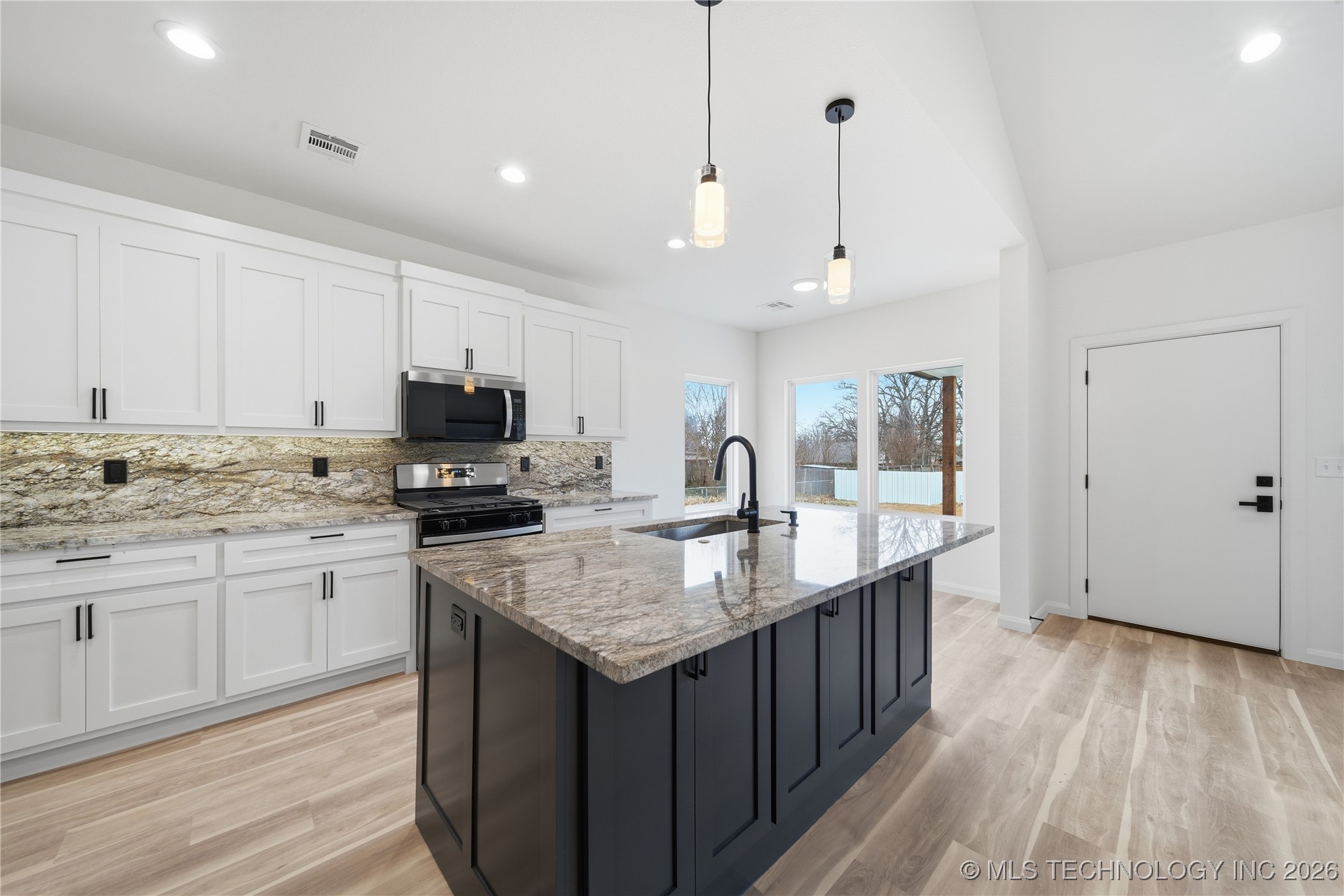 2207 Airport Road W Property Photo 34